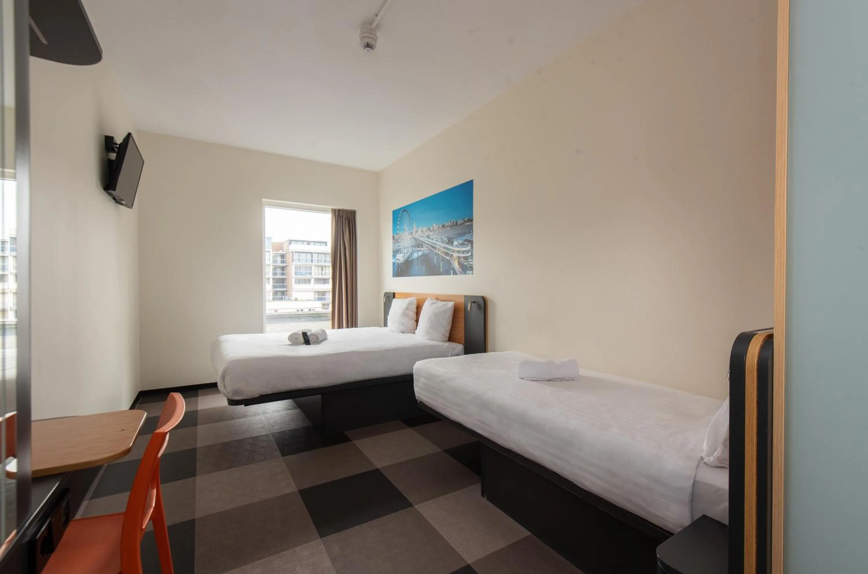 Photo of the whole room, Bed in easyHotel The Hague Scheveningen Beach