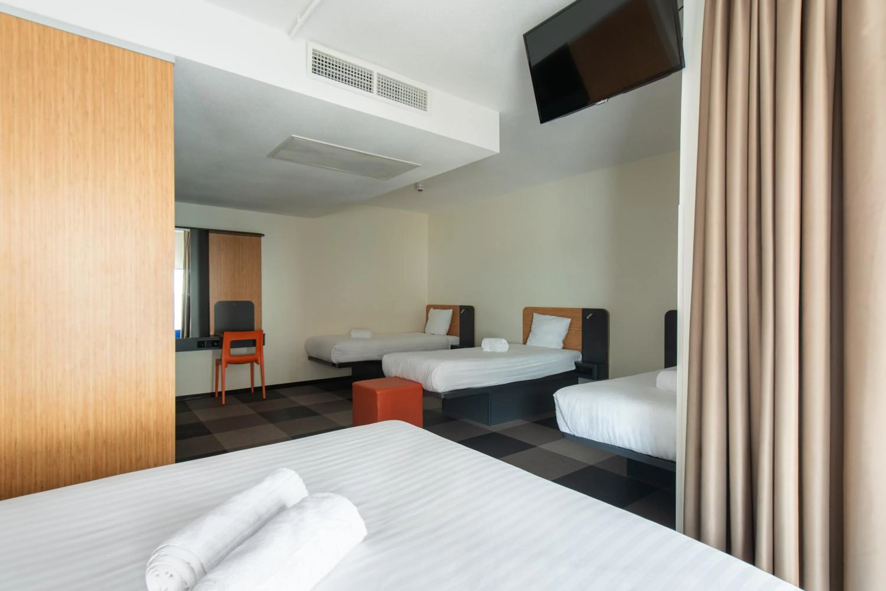 Photo of the whole room, Bed in easyHotel The Hague Scheveningen Beach