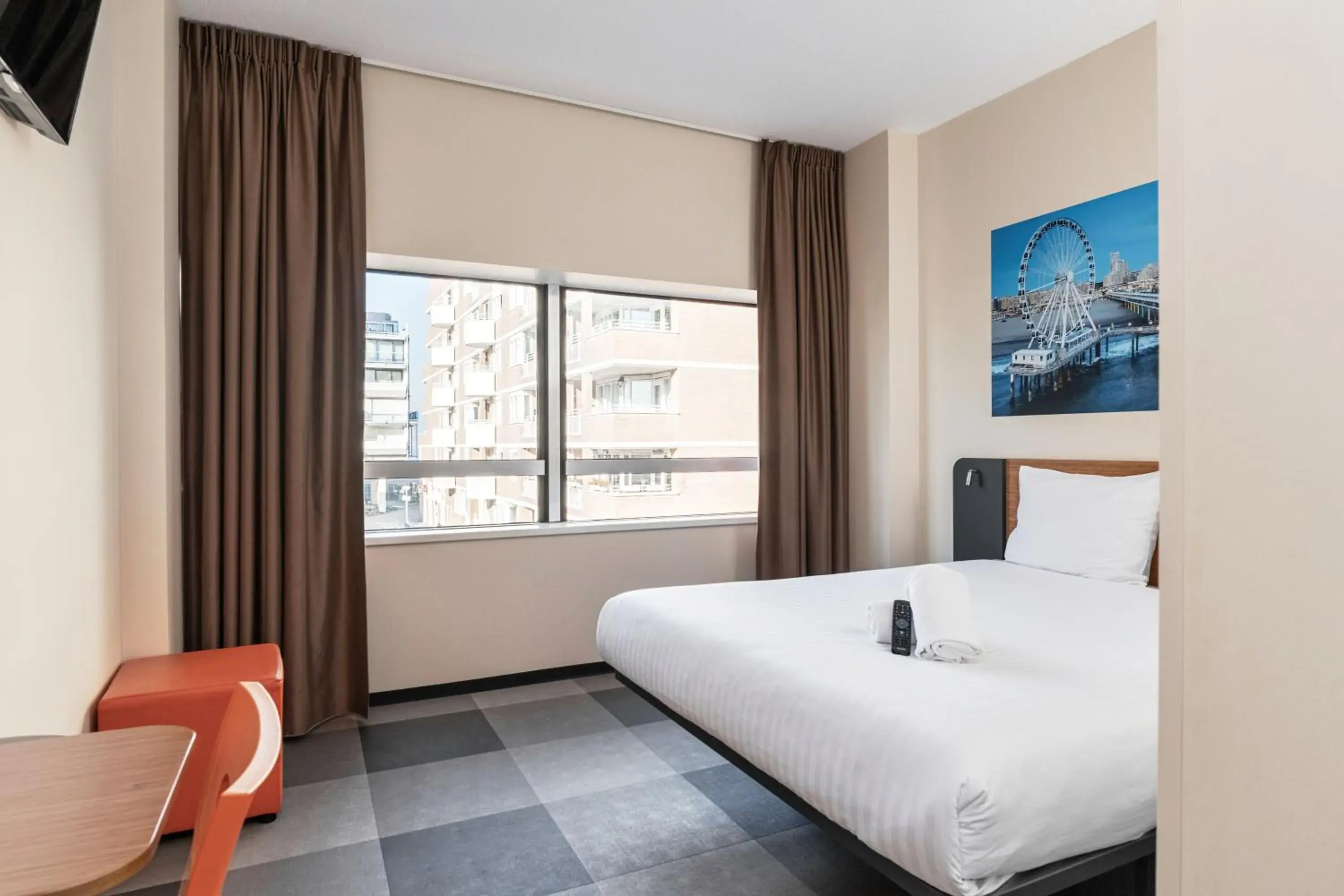 Queen Room - Disability Access in easyHotel The Hague Scheveningen Beach Queen Room - Disability Access in easyHotel The Hague Scheveningen Beach