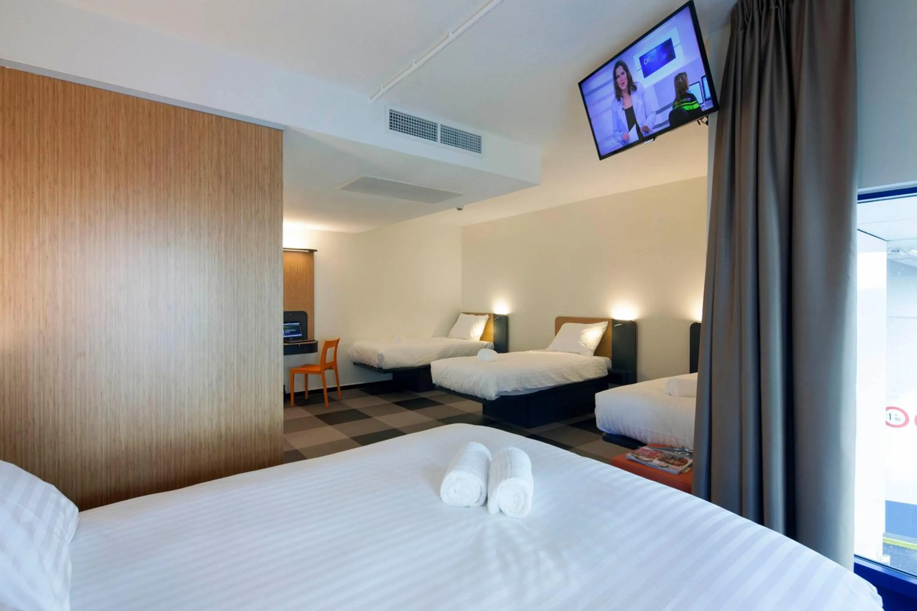 Photo of the whole room, Bed in easyHotel The Hague Scheveningen Beach