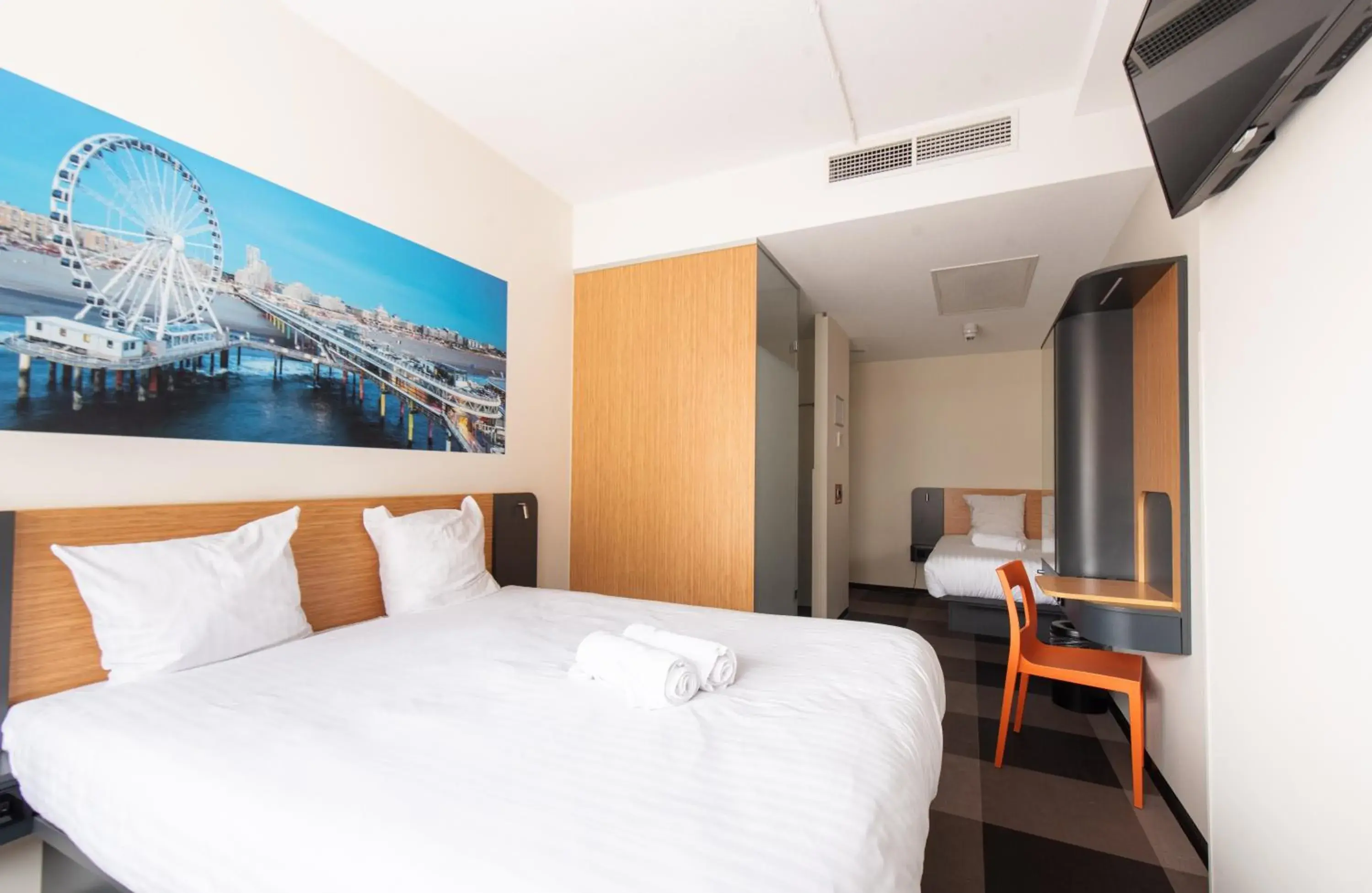 Standard Triple Room in easyHotel The Hague Scheveningen Beach Standard Triple Room in easyHotel The Hague Scheveningen Beach