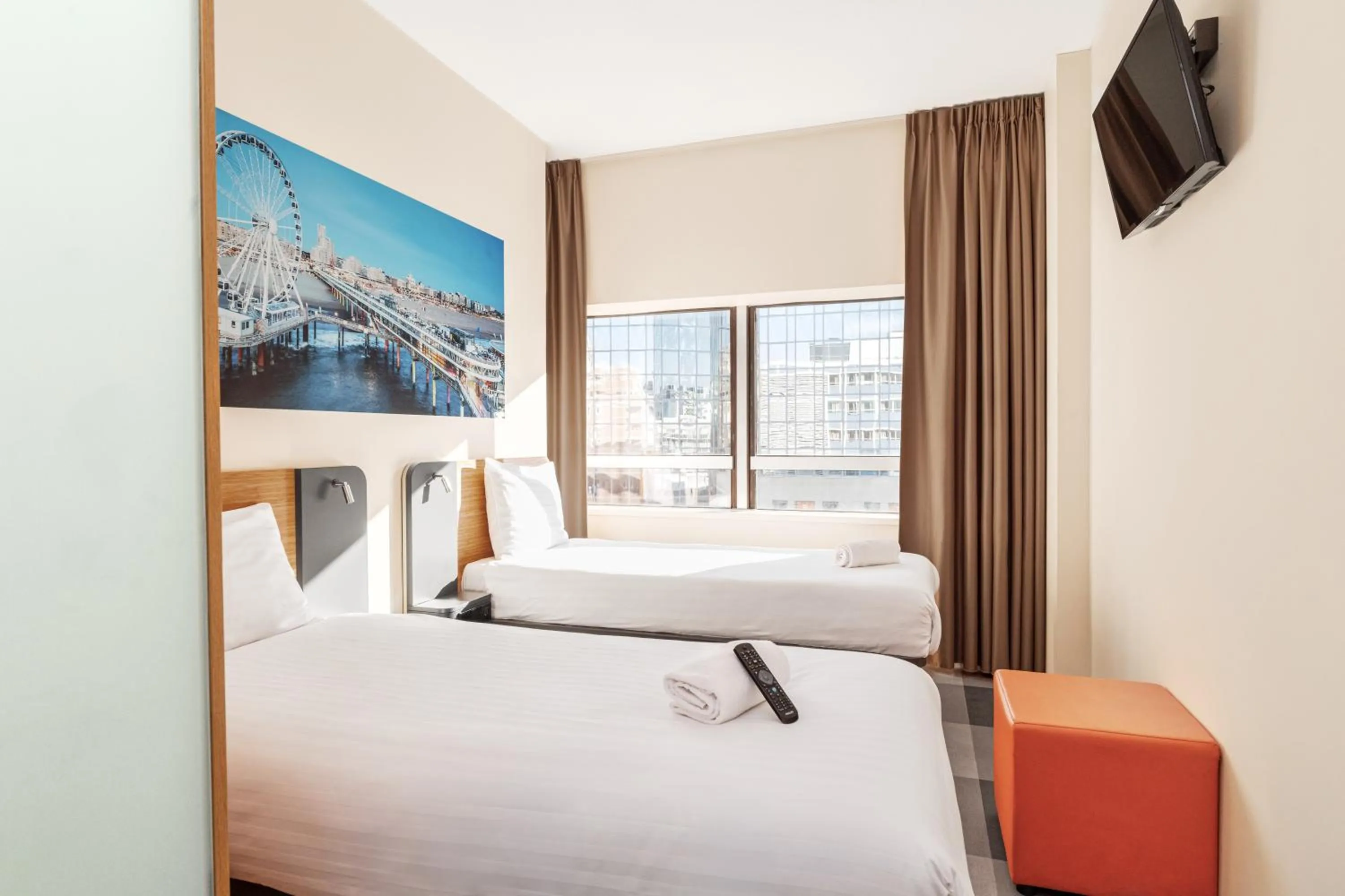 Photo of the whole room, Bed in easyHotel The Hague Scheveningen Beach