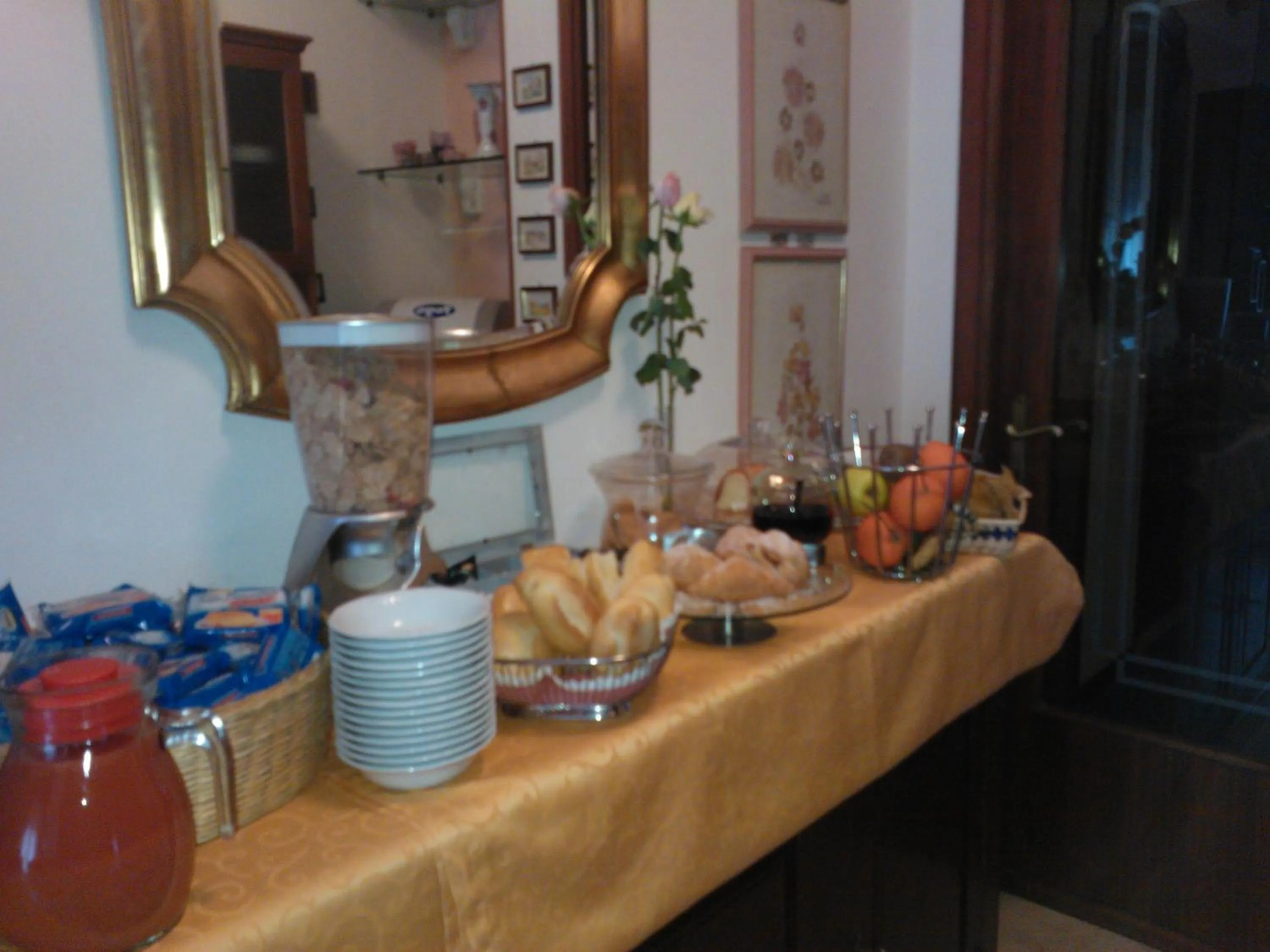 Buffet breakfast in Albergo Marenghi