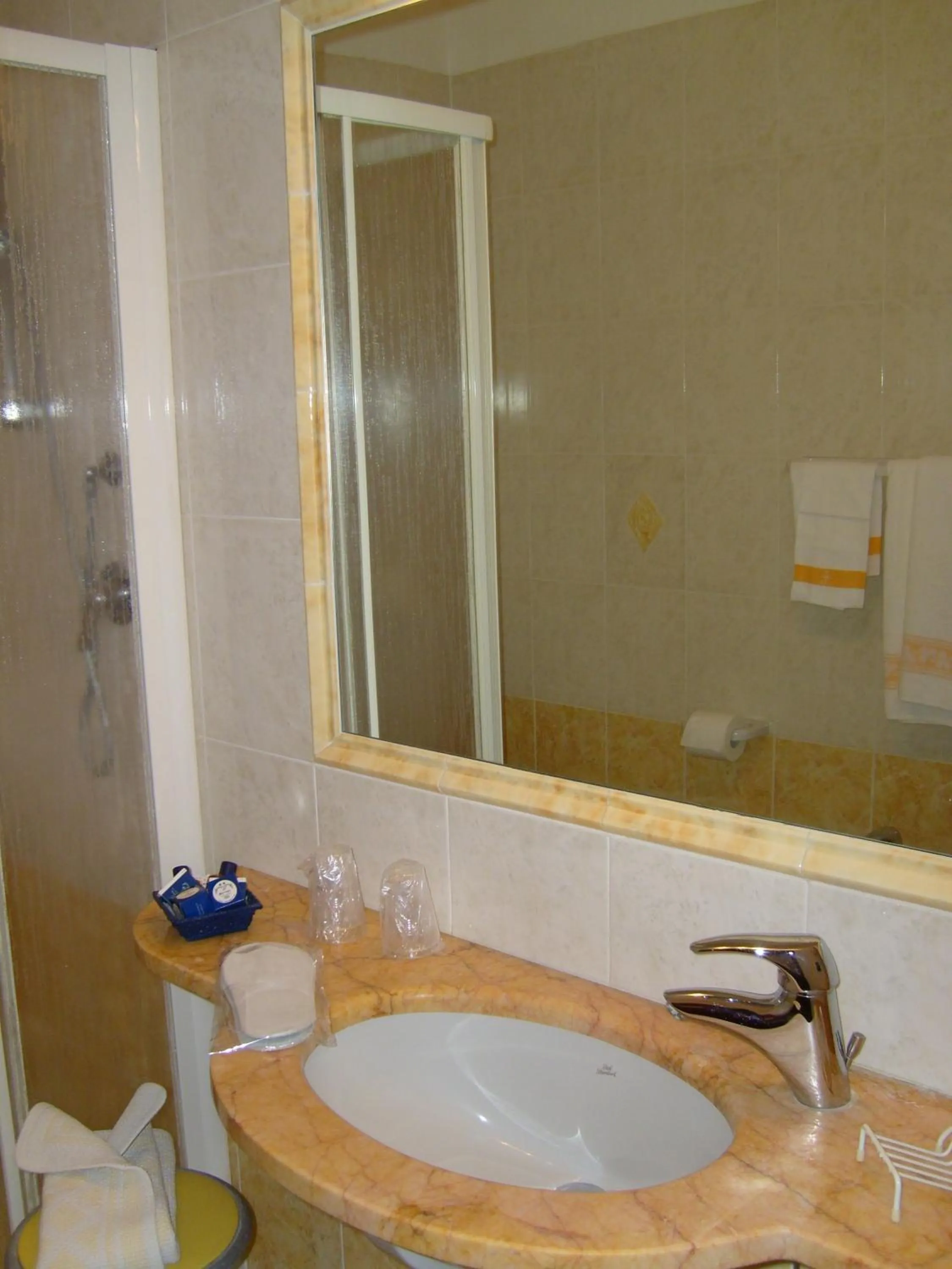 Bathroom in Albergo Marenghi