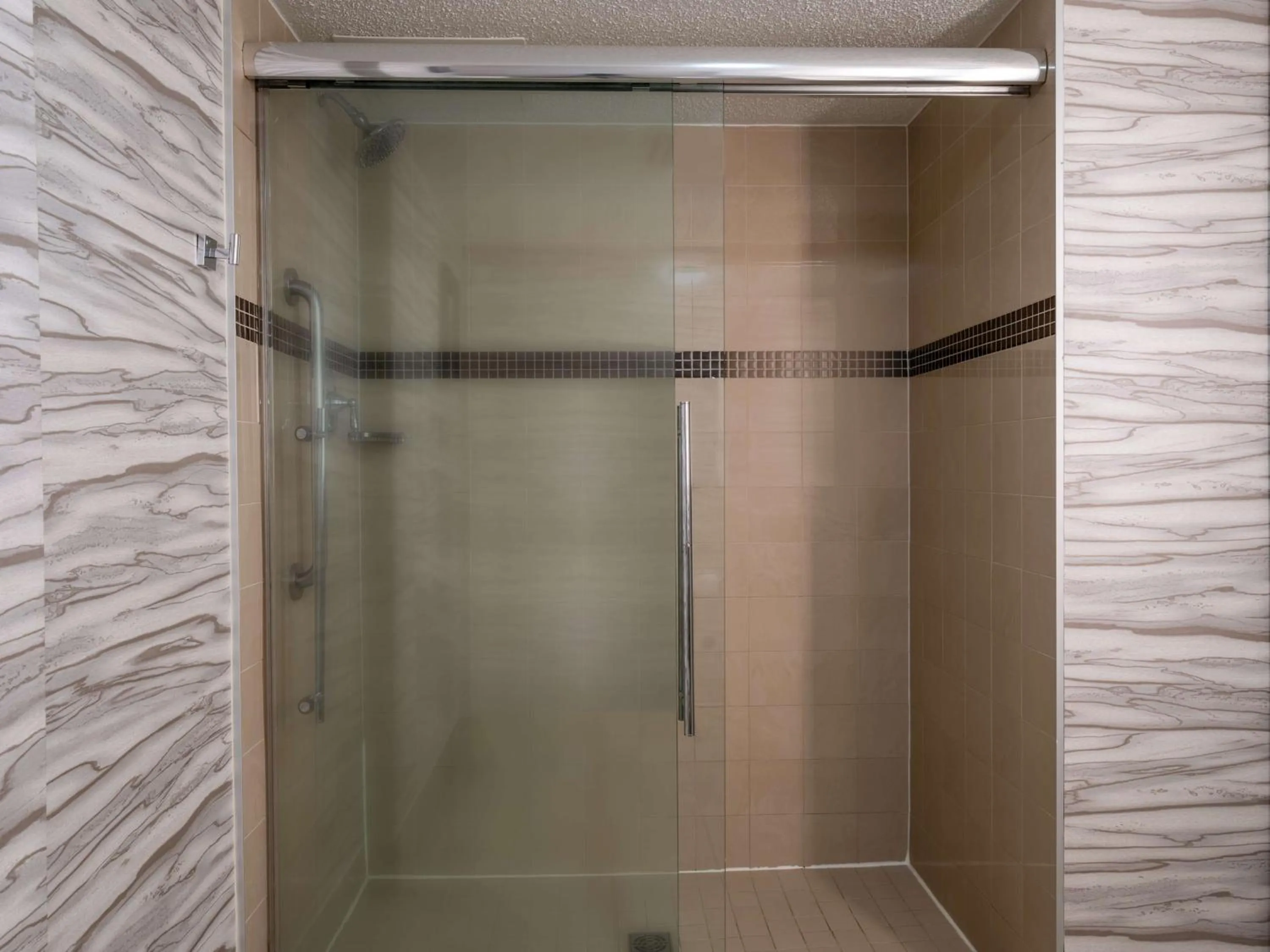 Bathroom in Embassy Suites Baltimore - North/Hunt Valley