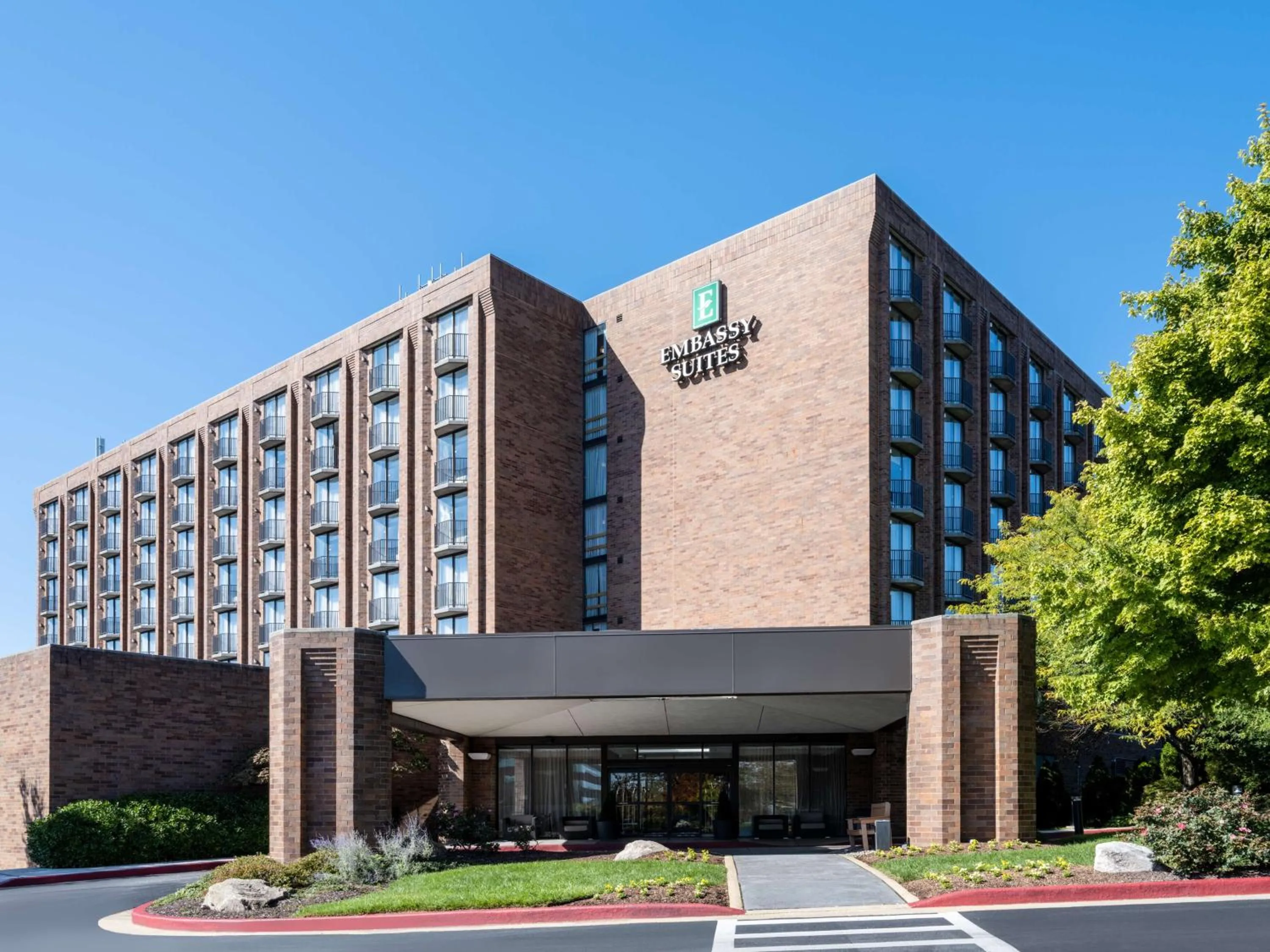Property building in Embassy Suites Baltimore - North/Hunt Valley