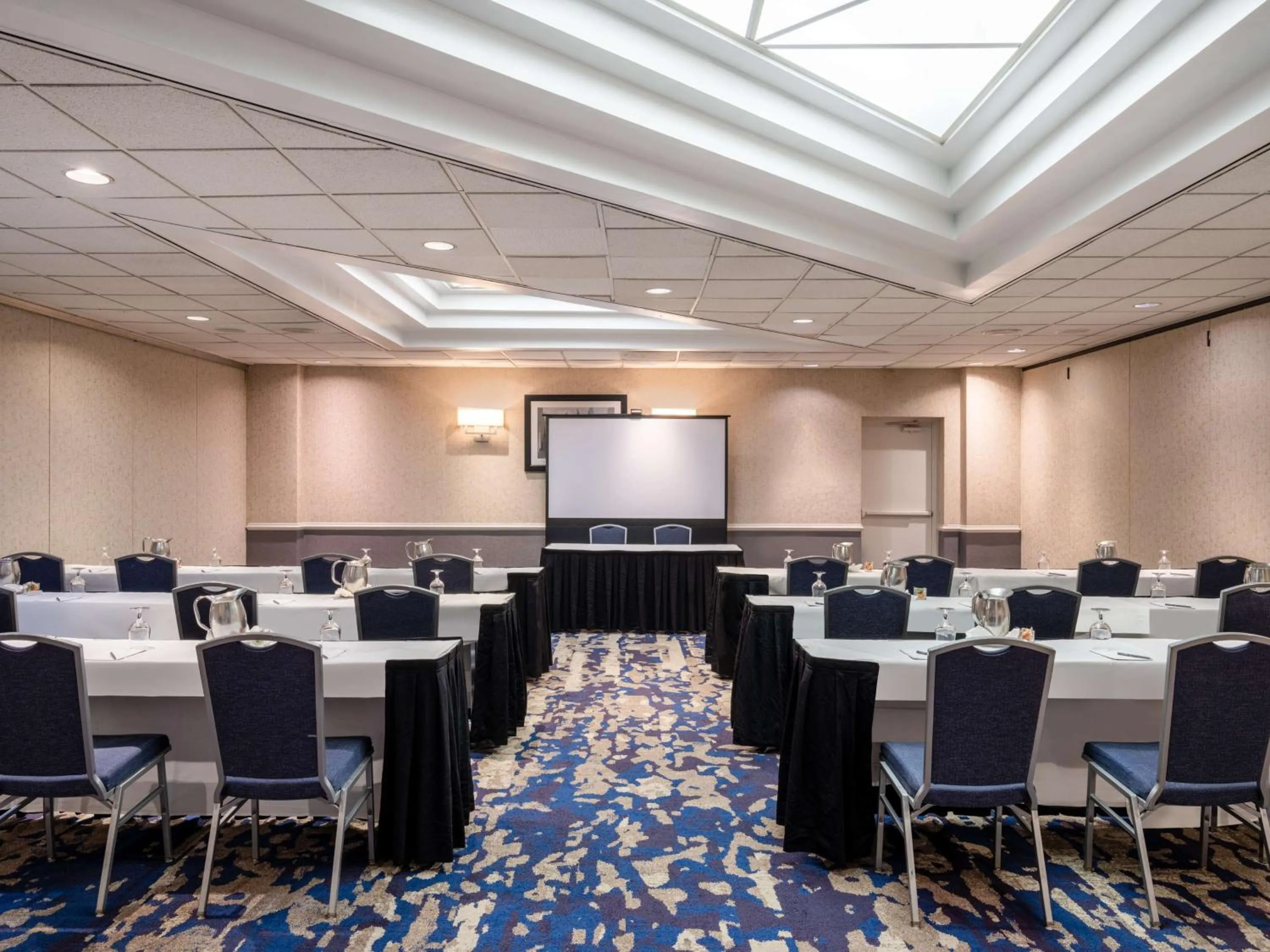 Meeting/conference room in Embassy Suites Baltimore - North/Hunt Valley