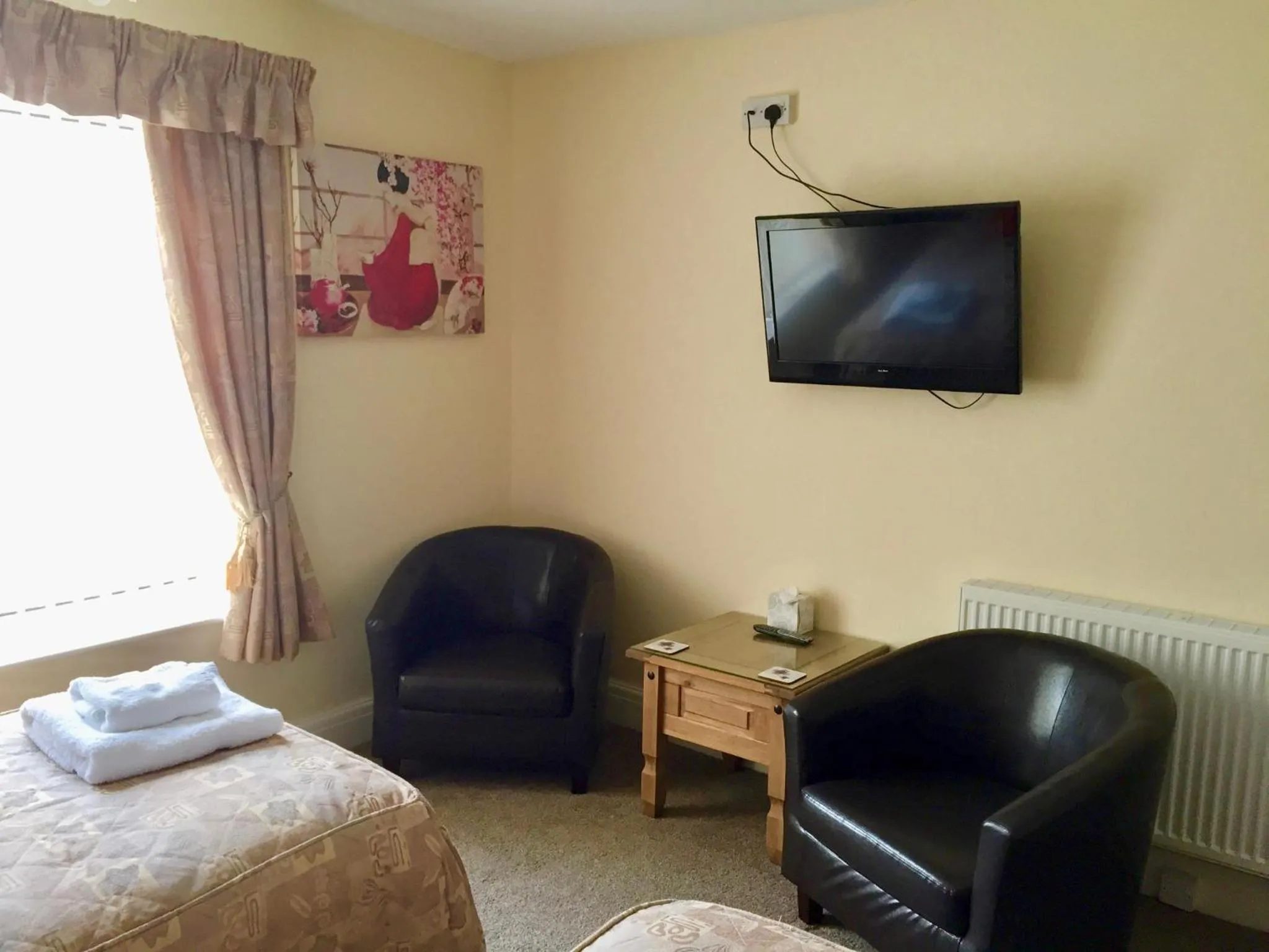 TV and multimedia, Bed in The Northdale Hotel Ltd