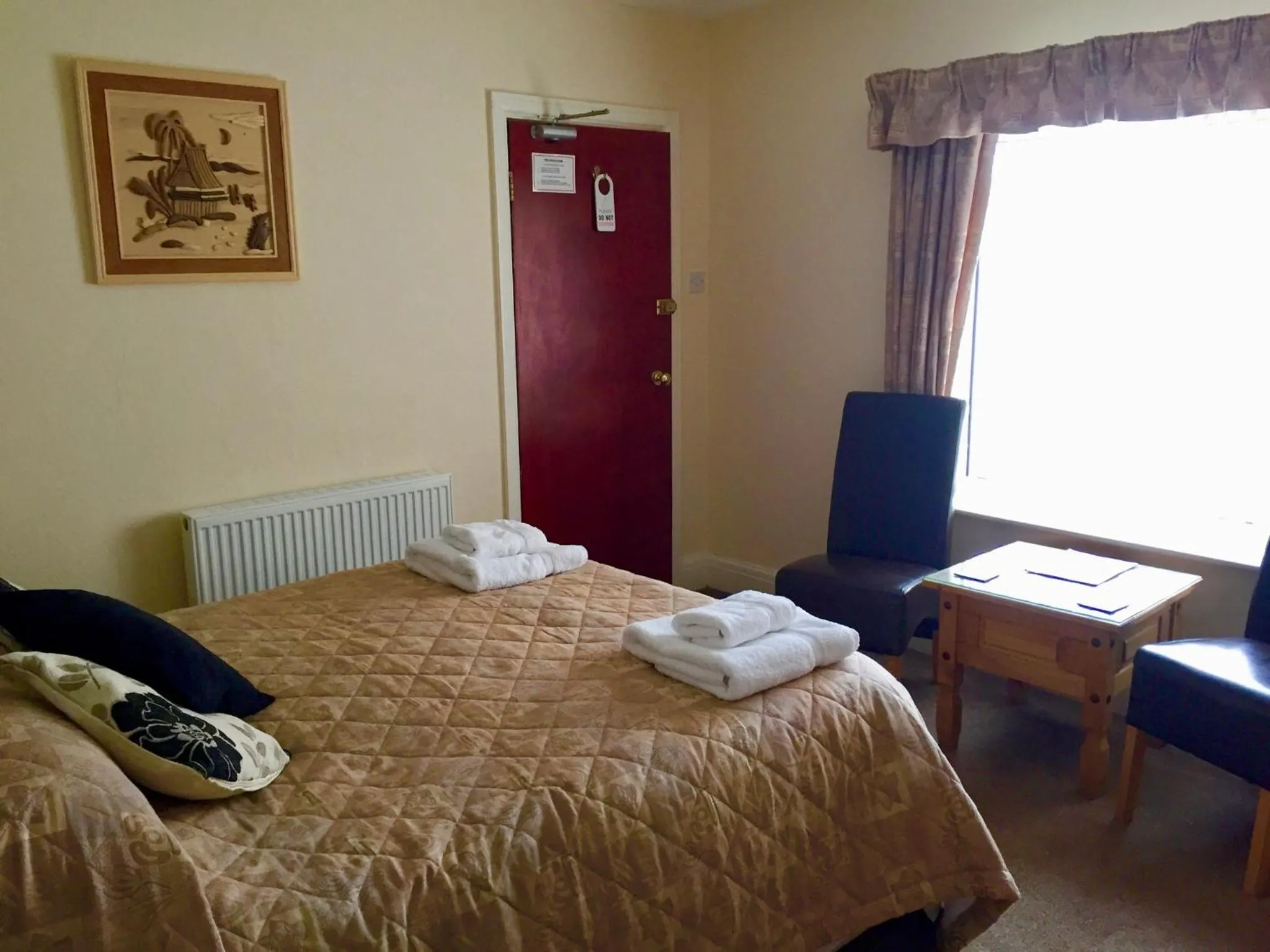 Seating area, Bed in The Northdale Hotel Ltd