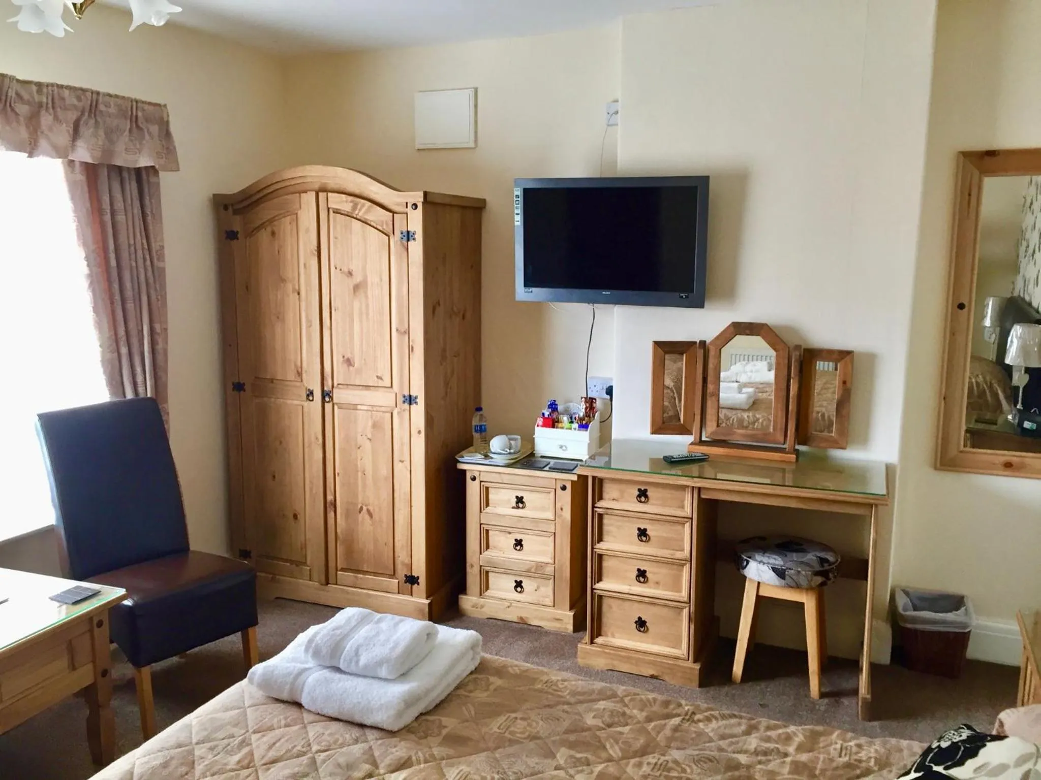 Coffee/tea facilities, Bed in The Northdale Hotel Ltd