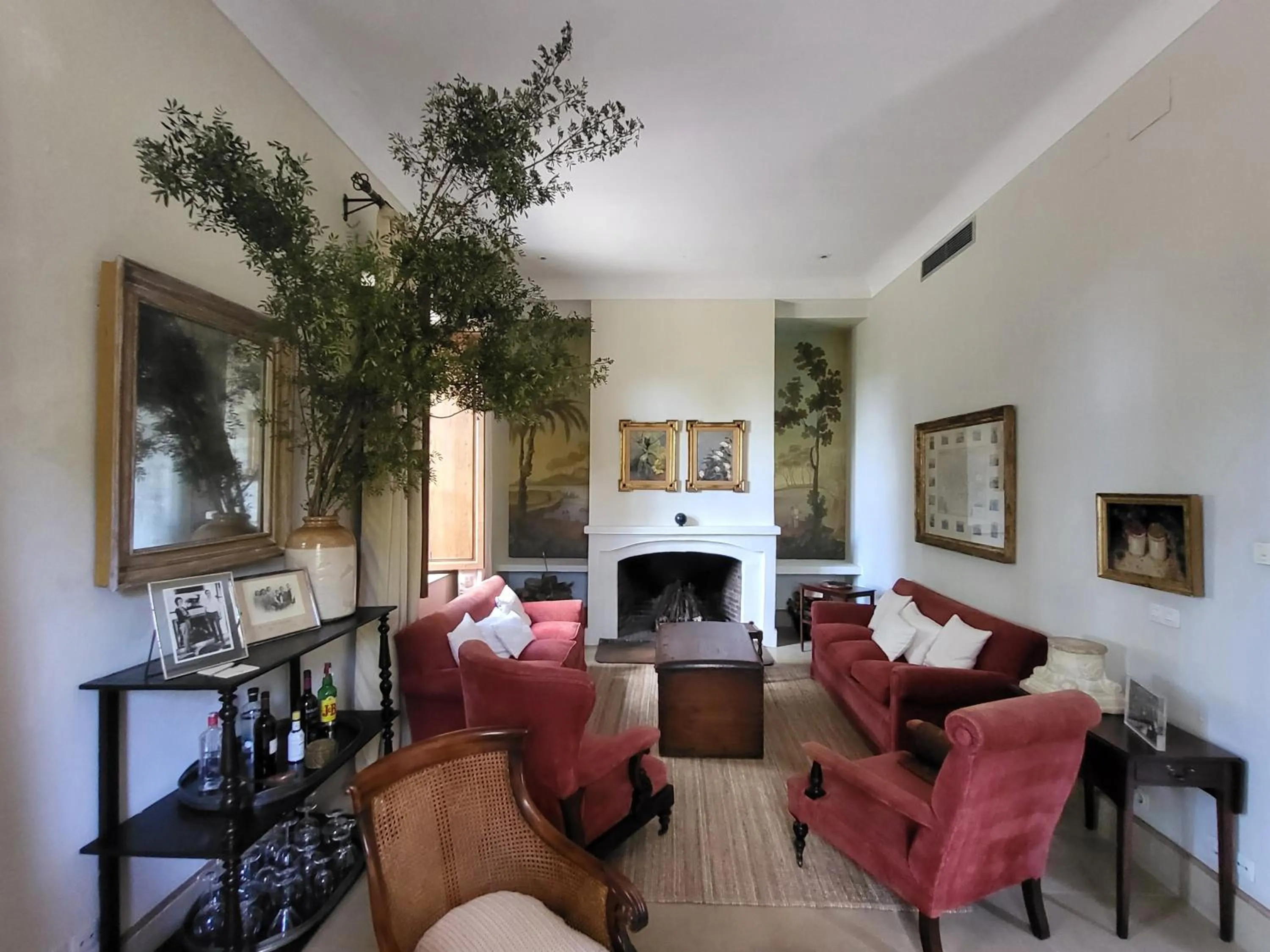Communal lounge/ TV room in Casa Viña de Alcántara