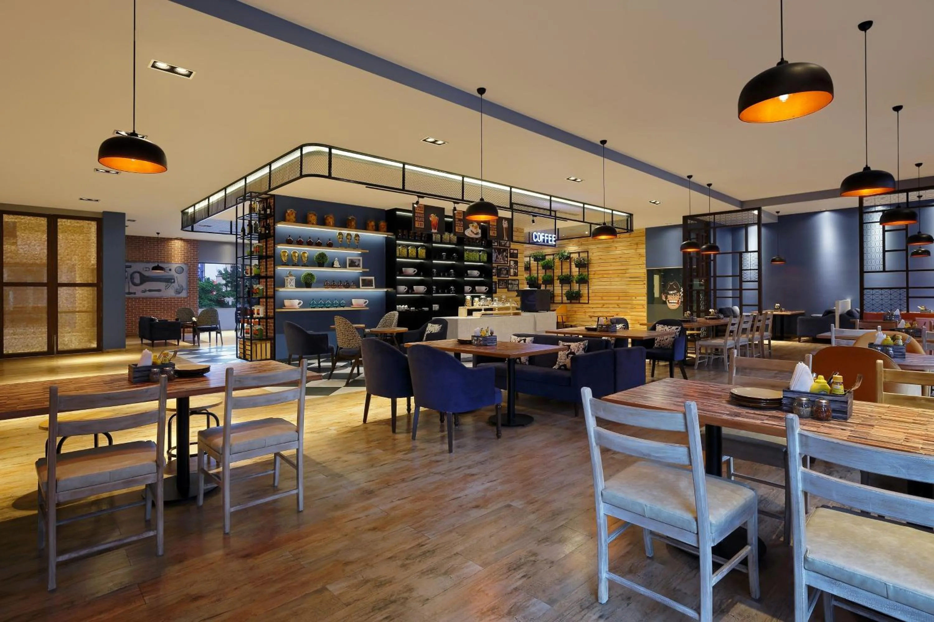 Lounge or bar in Four Points by Sheraton Hotel and Serviced Apartments Pune