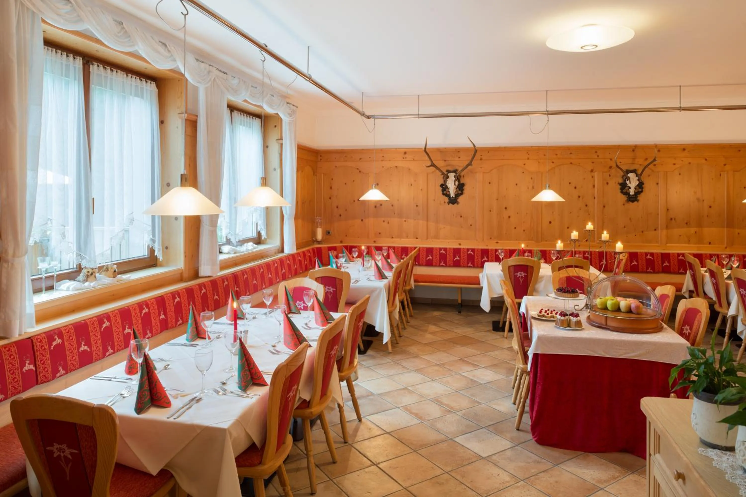 Restaurant/places to eat in Apparthotel Germania