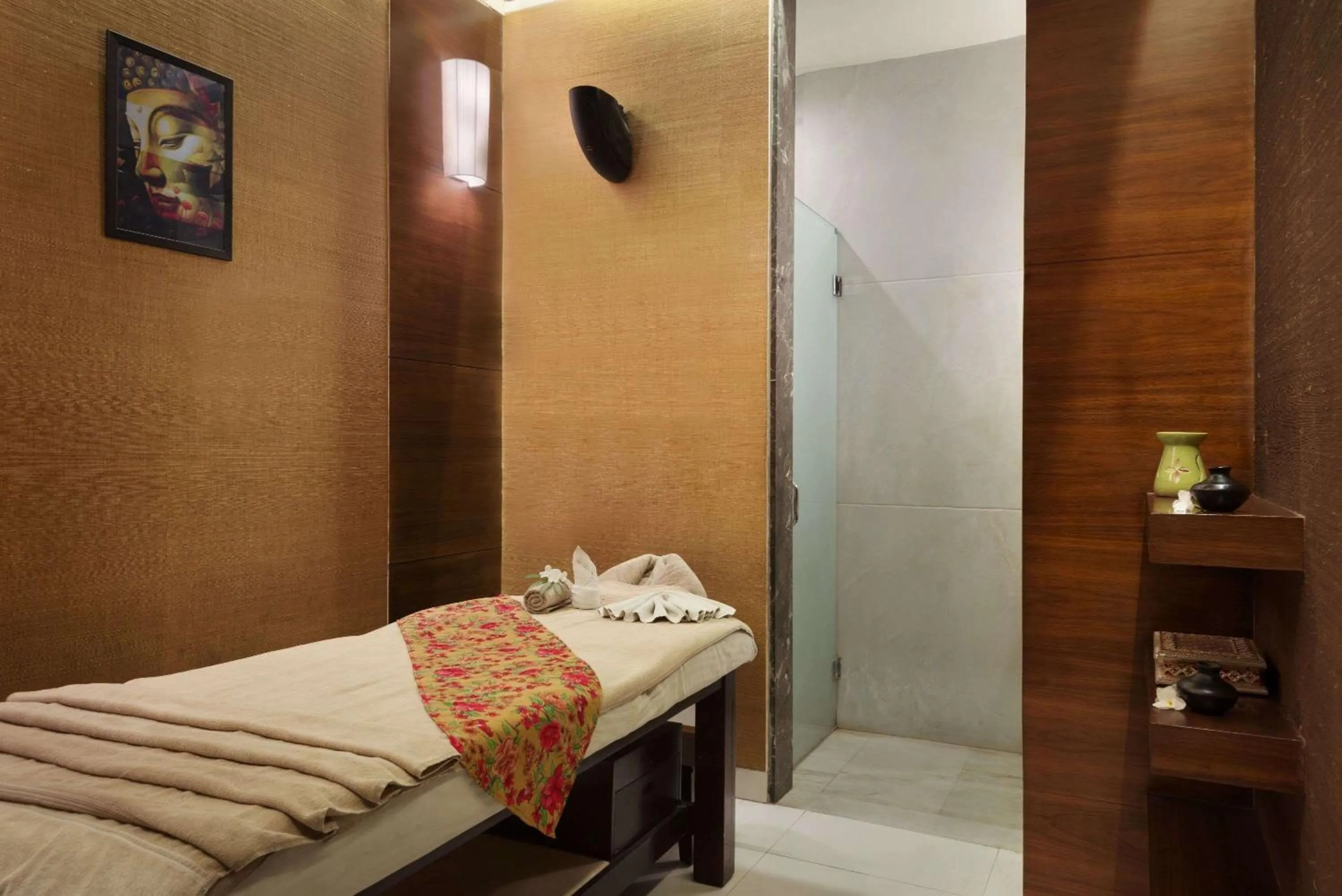 Spa and wellness centre/facilities, Bed in Ramada by Wyndham Udaipur Resort and Spa