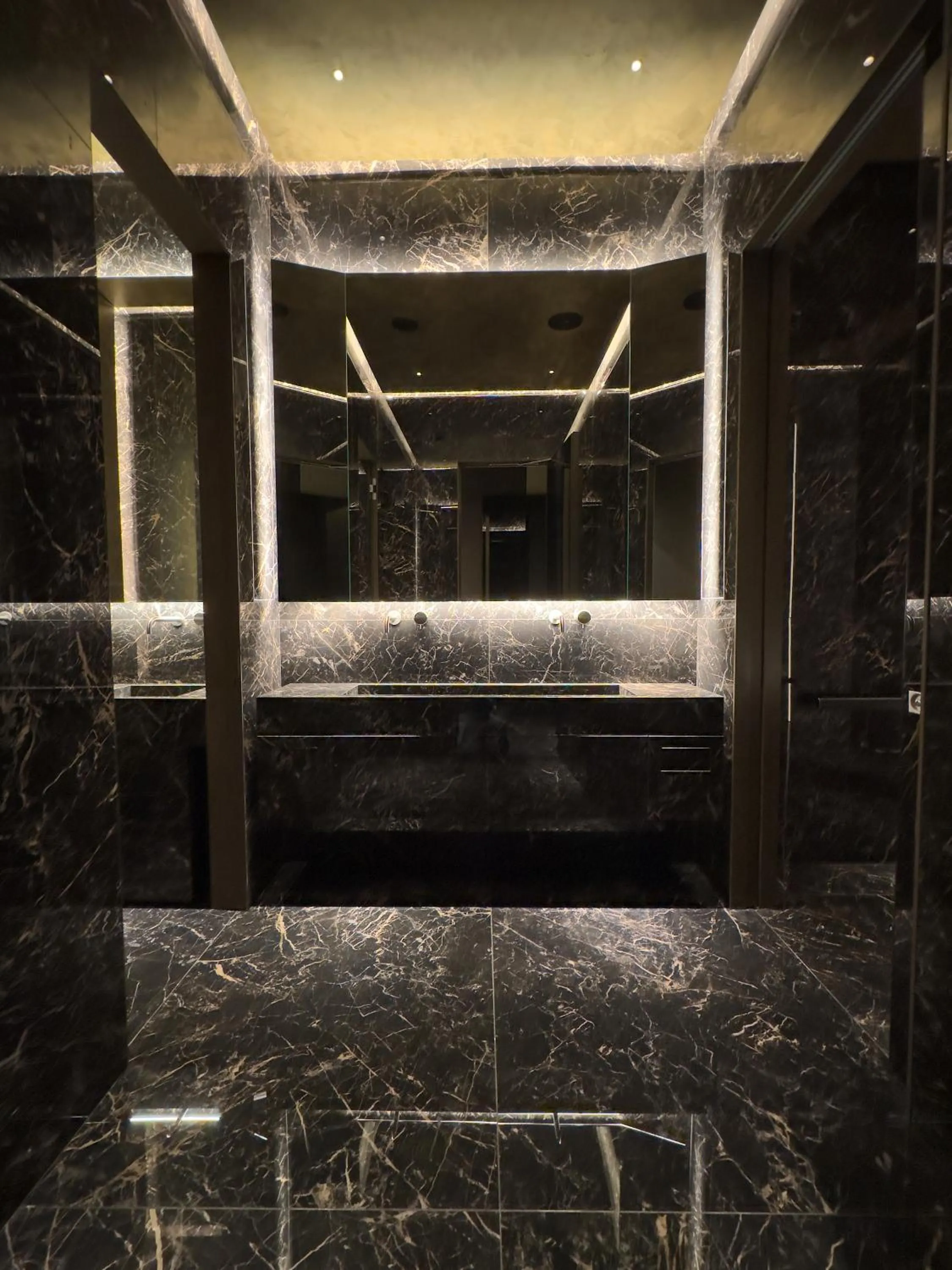 Restaurant/places to eat in Uptown Palace