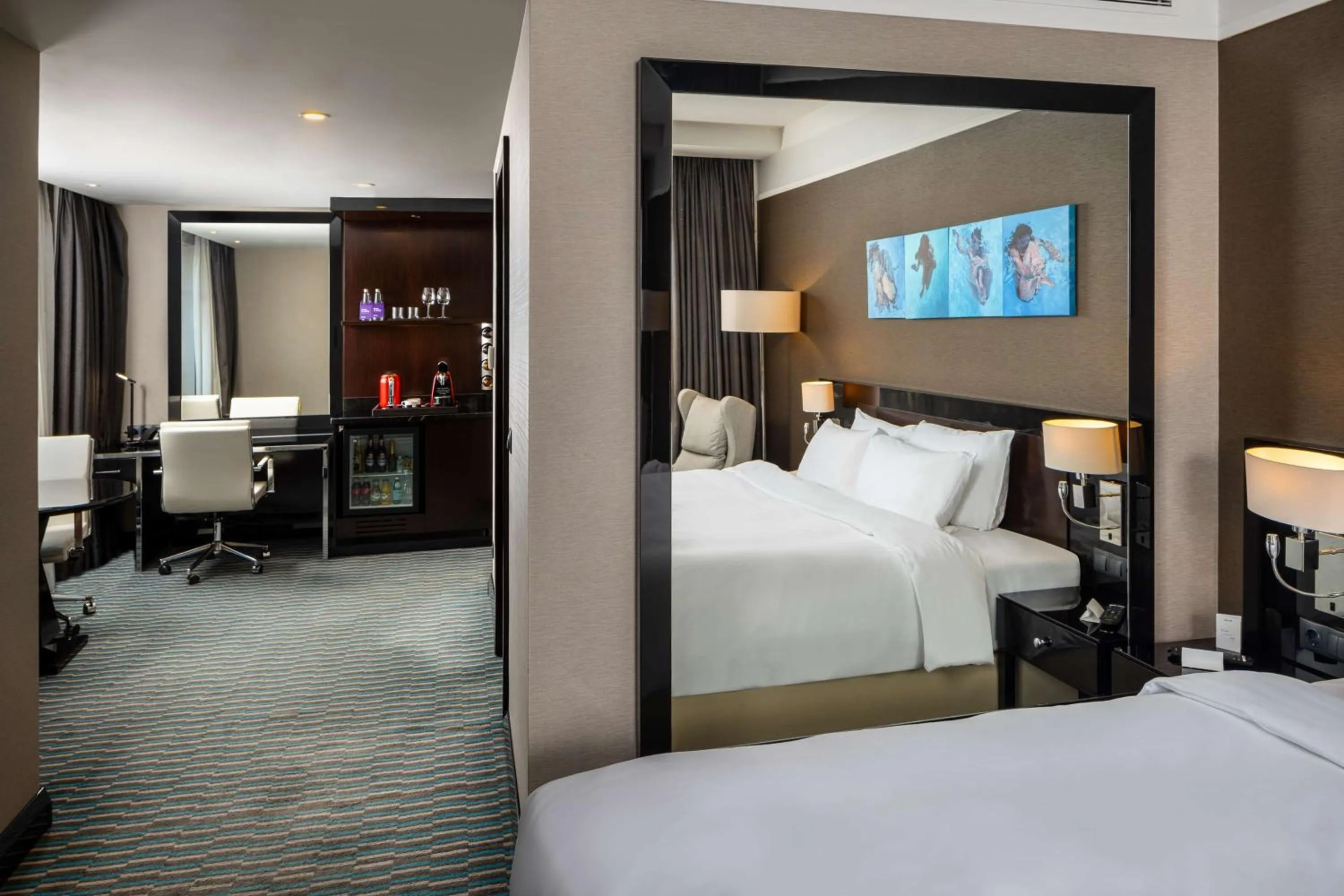 Bedroom, Bed in Radisson Blu Leogrand Hotel