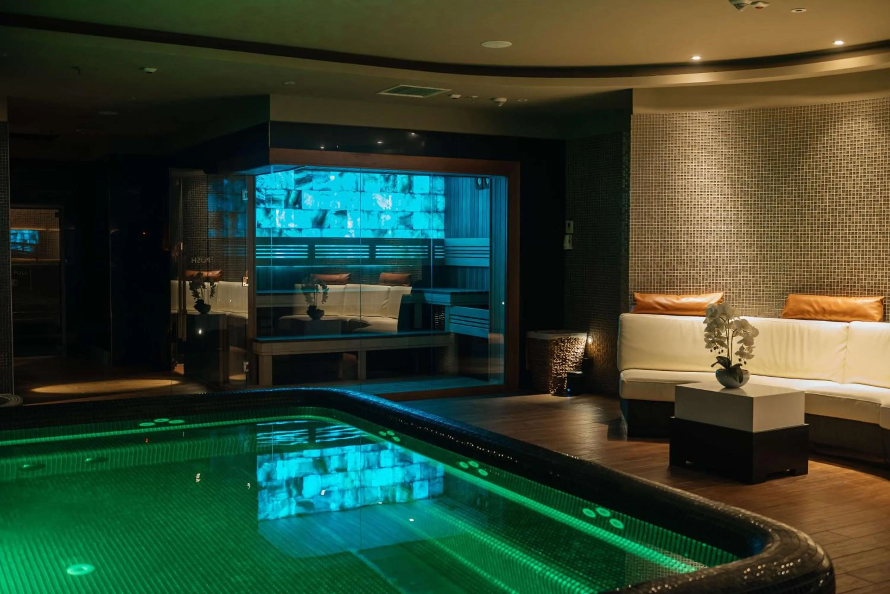 Fitness centre/facilities in Radisson Blu Leogrand Hotel