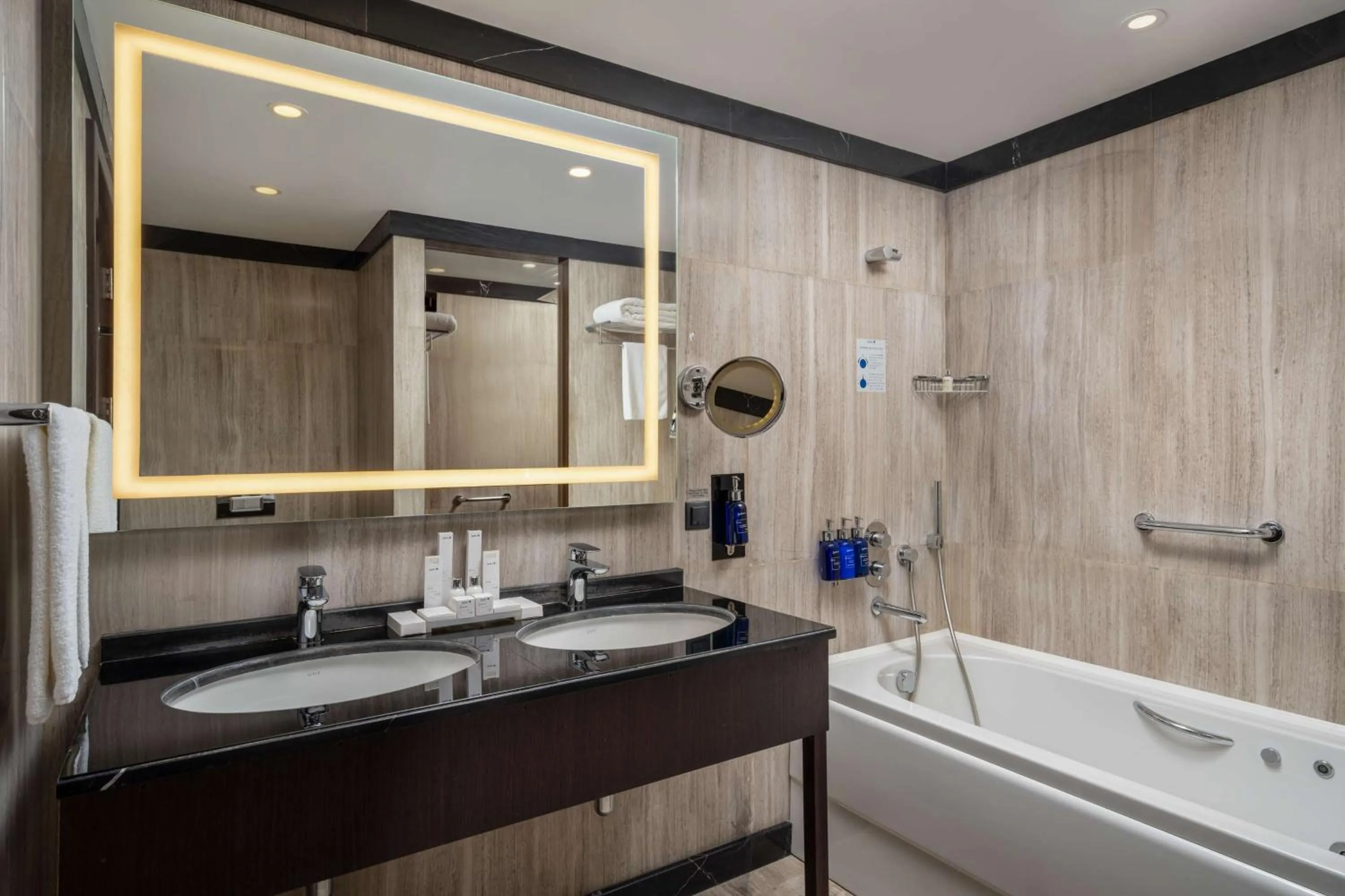 Bathroom in Radisson Blu Leogrand Hotel