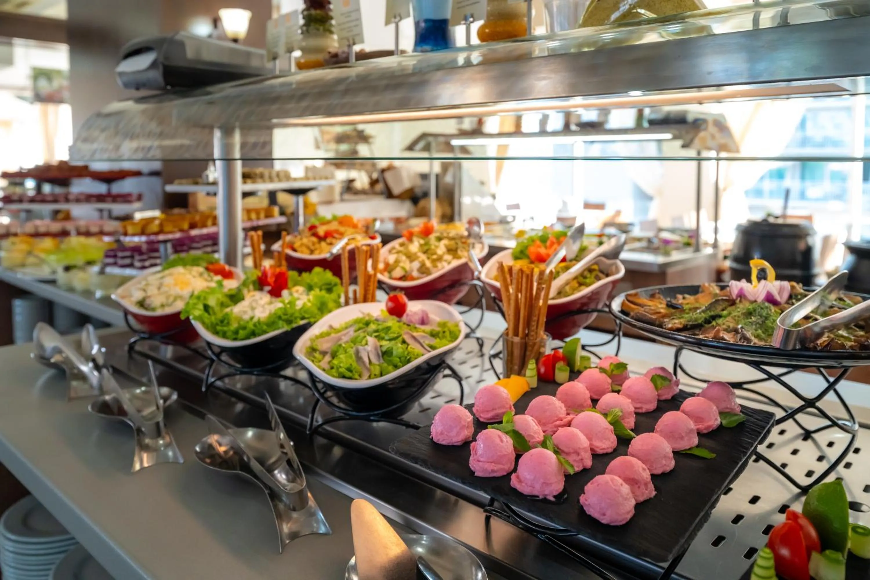 Food and drinks in MPM Hotel Arsena - Ultra All Inclusive