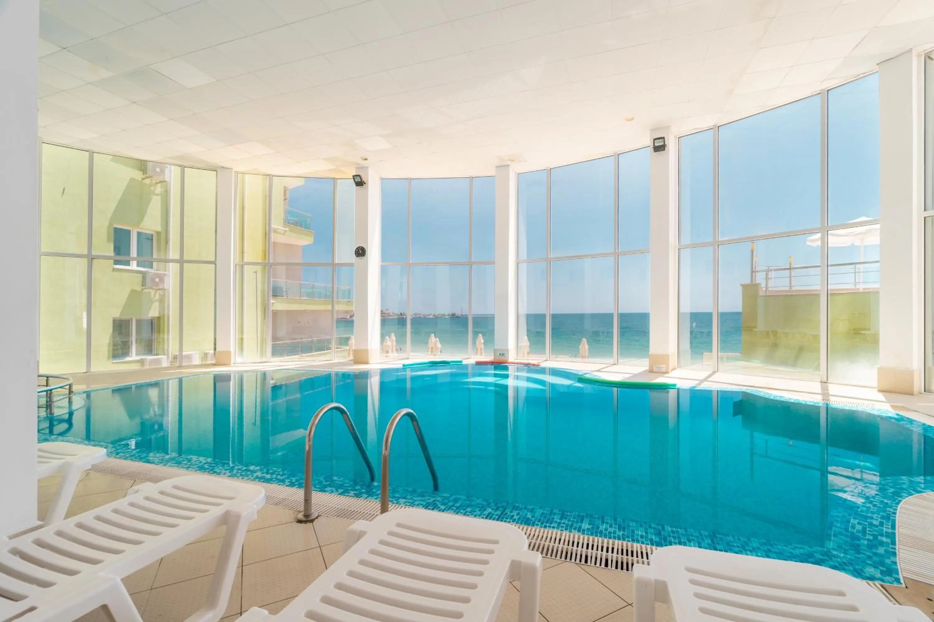 Swimming pool in MPM Hotel Arsena - Ultra All Inclusive