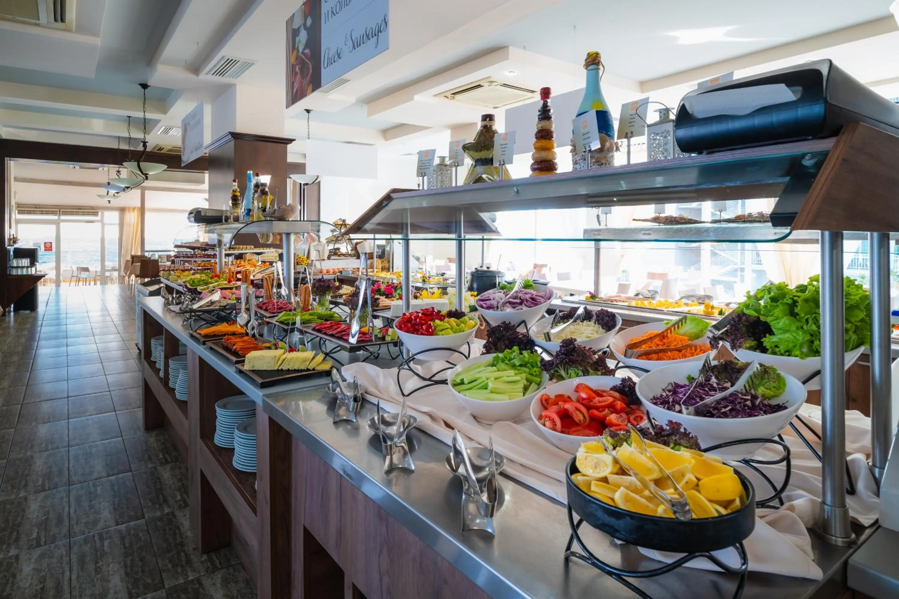 Food and drinks in MPM Hotel Arsena - Ultra All Inclusive