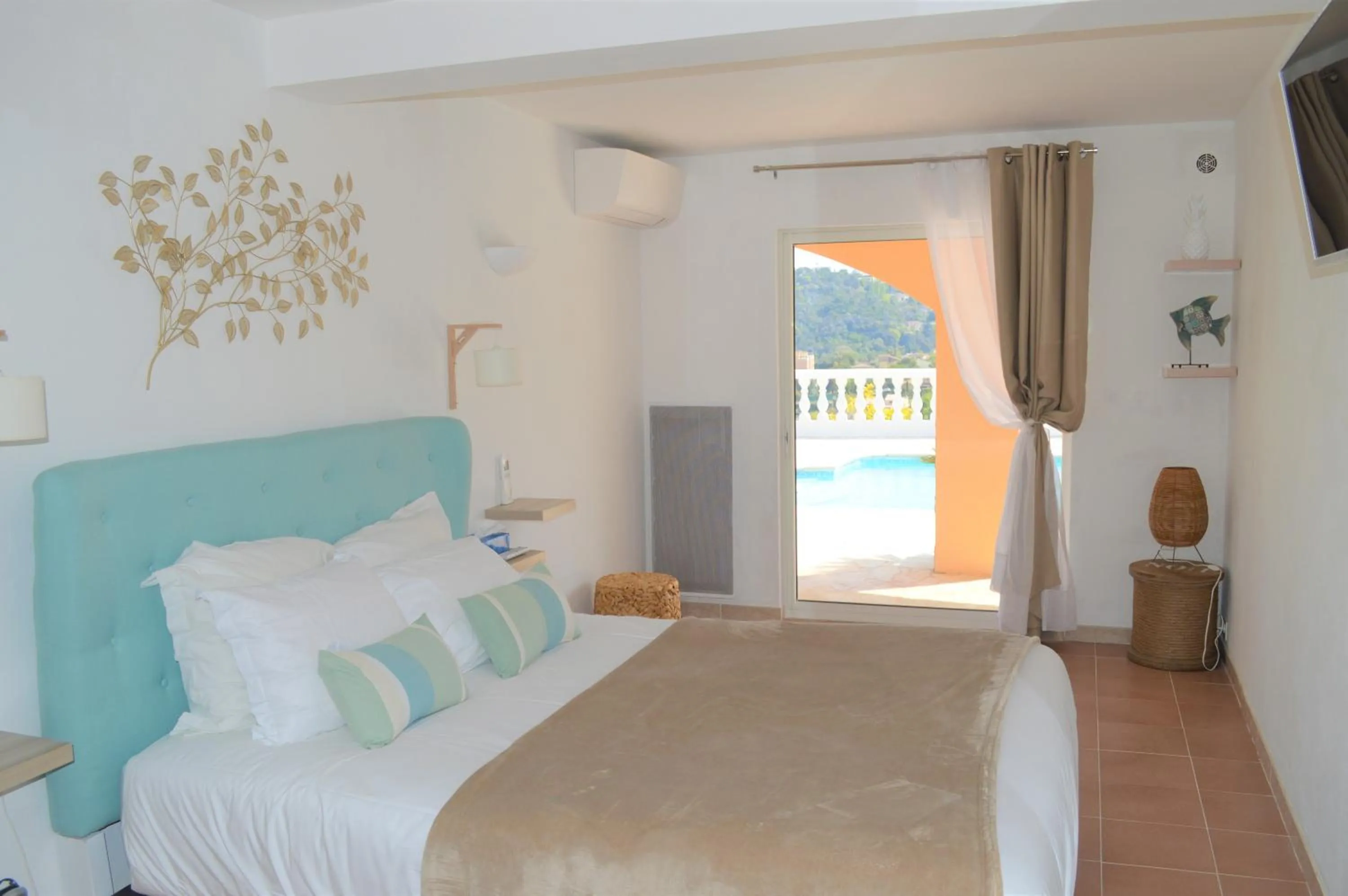 Spring in Villa La Terre Des Lauriers