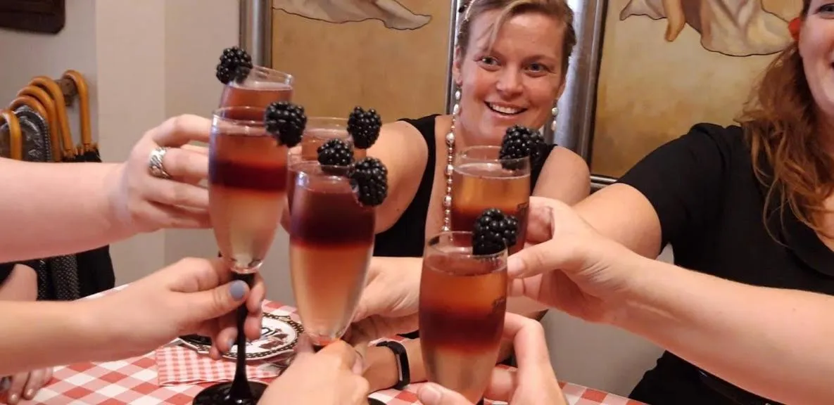 People in B&B Bon-Bon 'nuit'