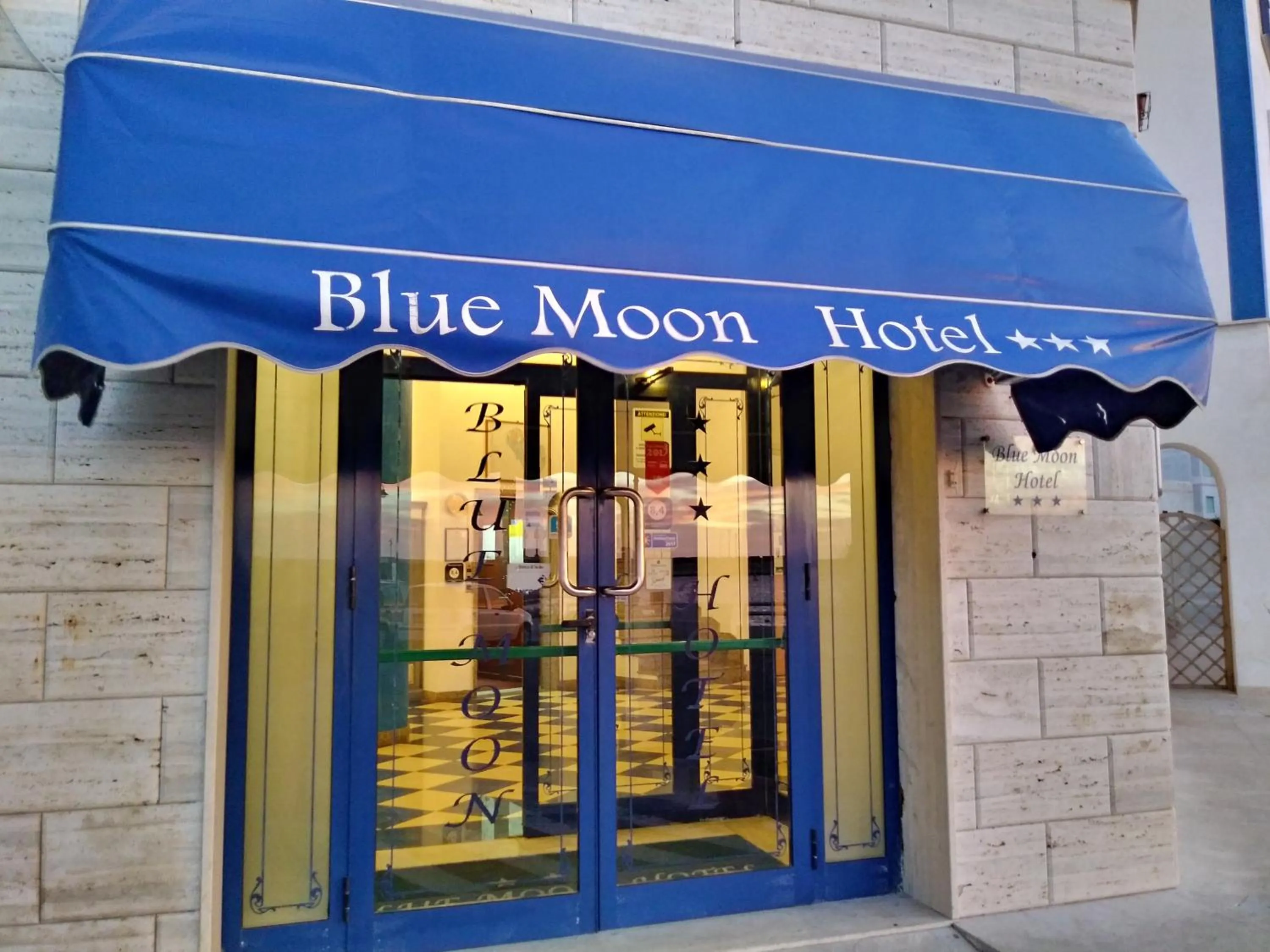 Facade/entrance in Blue Moon Hotel
