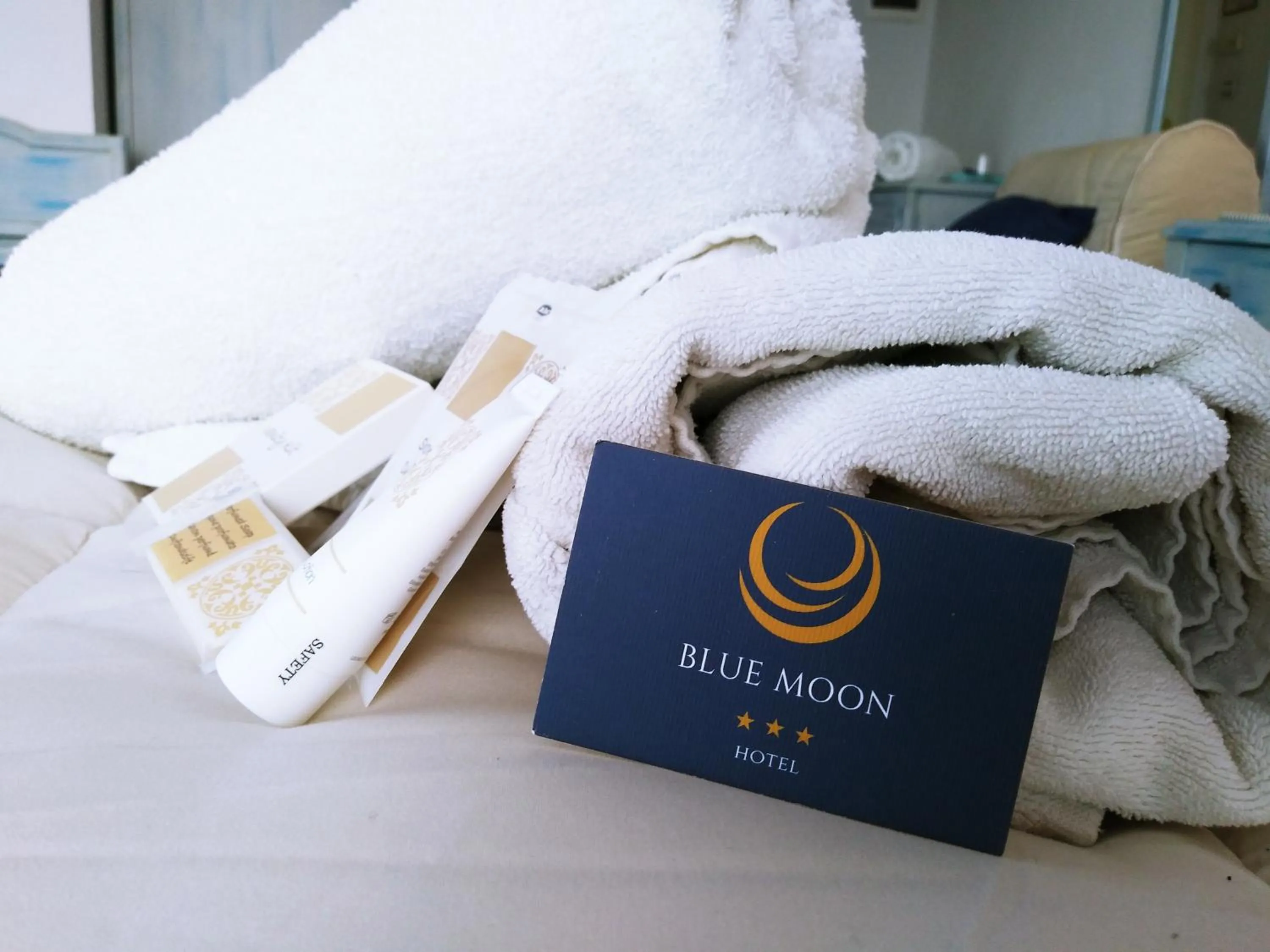 Massage, Bed in Blue Moon Hotel