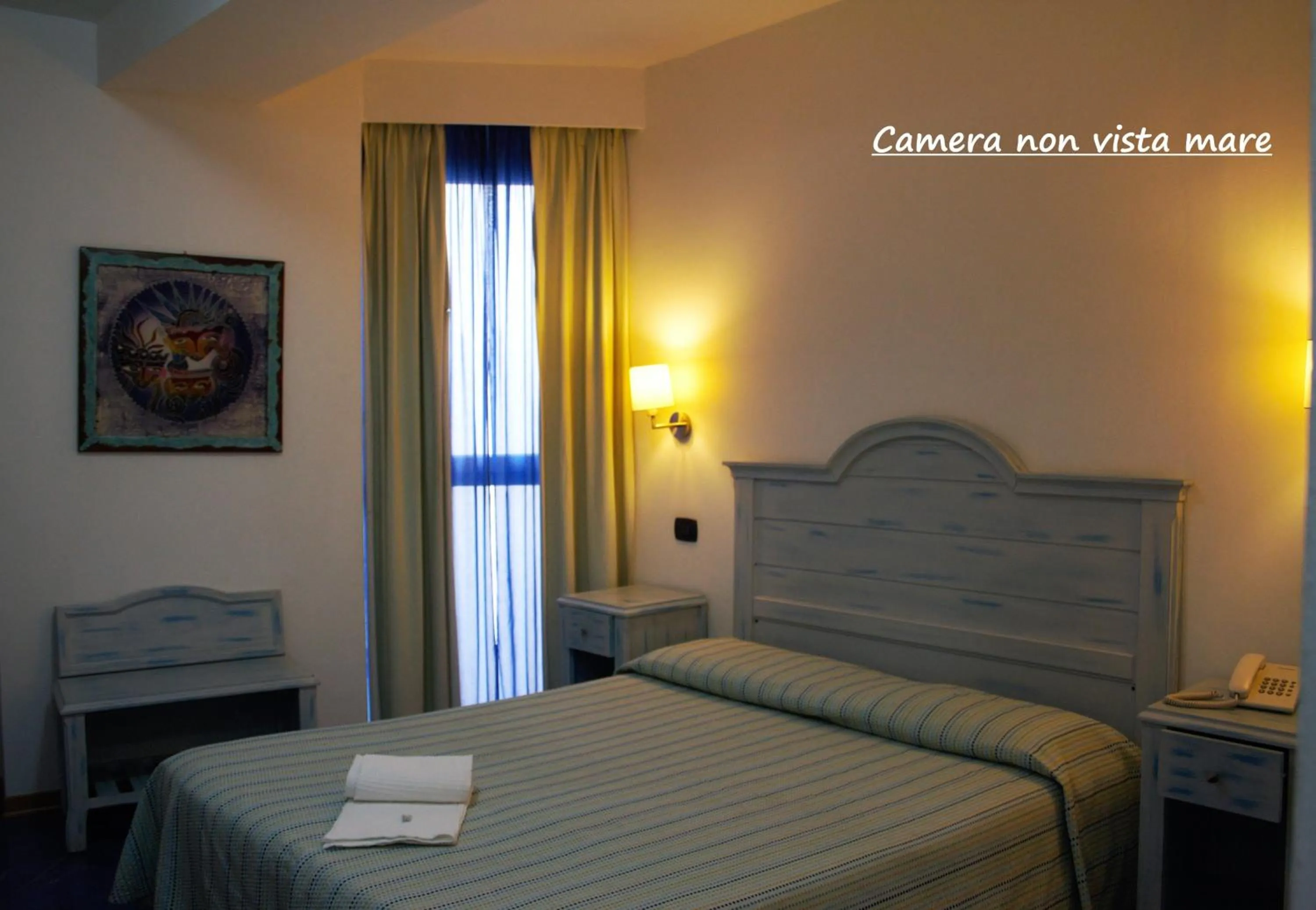 Bedroom, Bed in Blue Moon Hotel