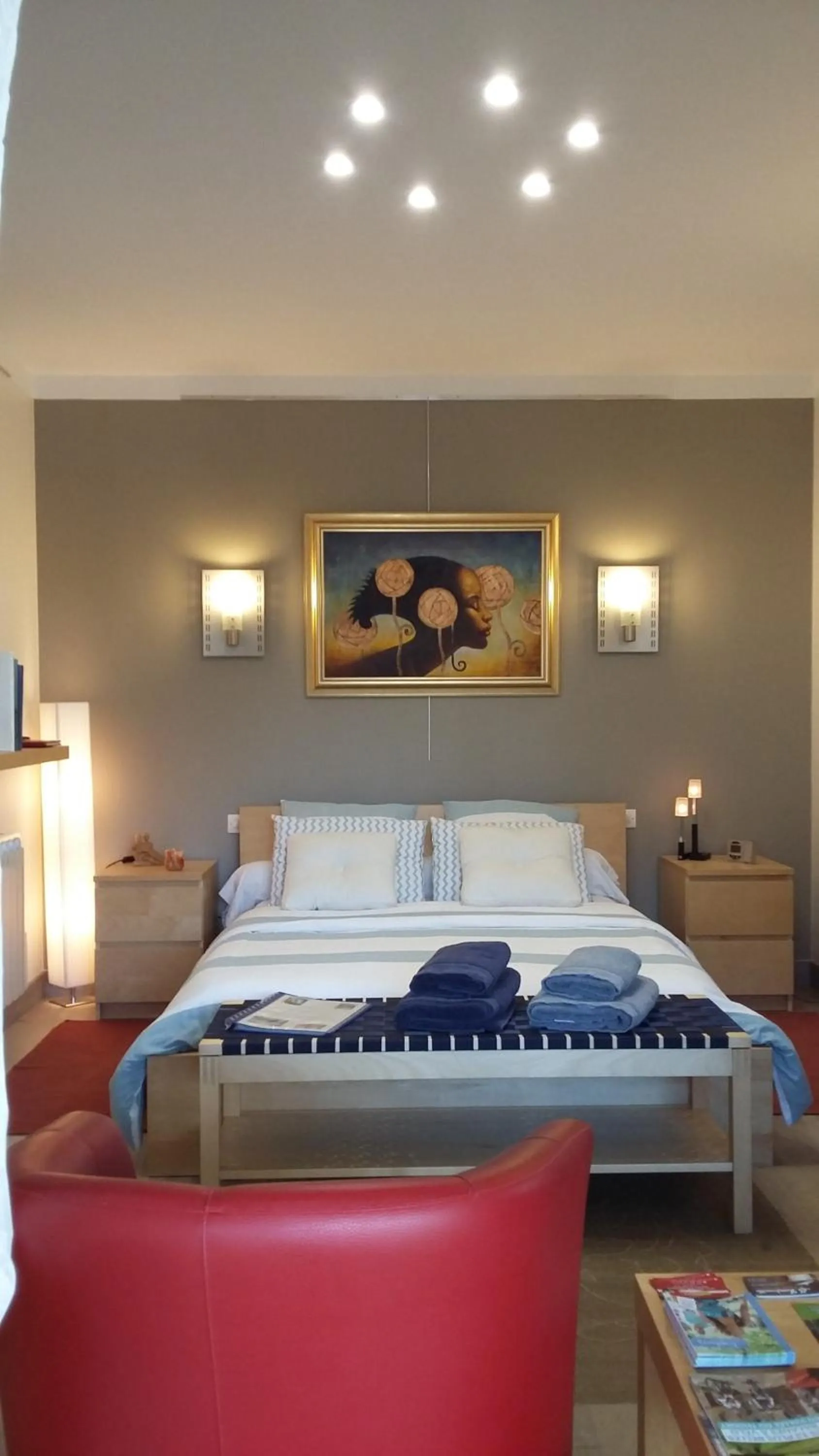 Photo of the whole room, Bed in La Chambre des Amis