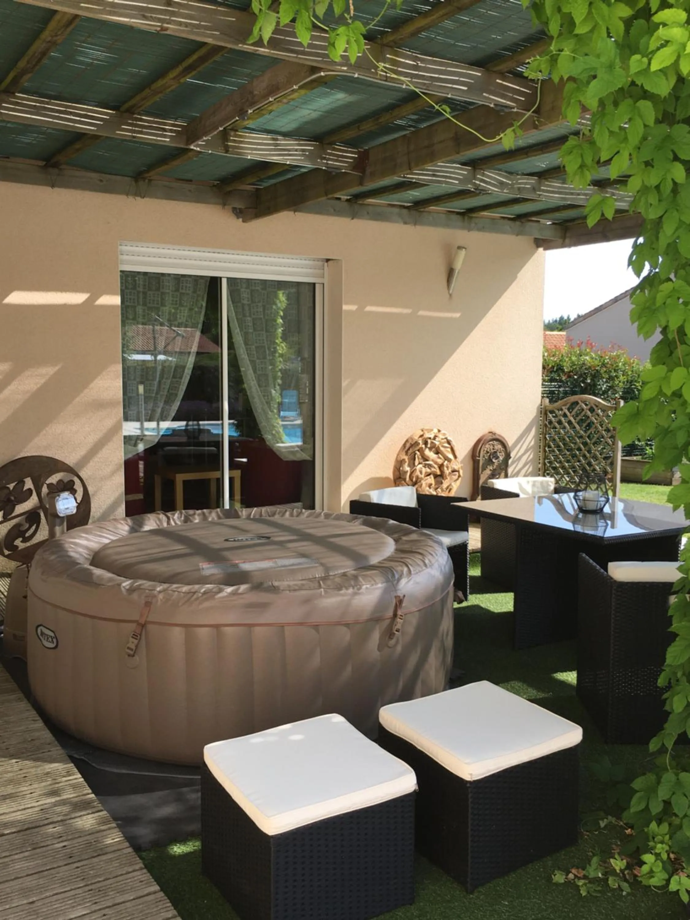Hot Tub in La Chambre des Amis