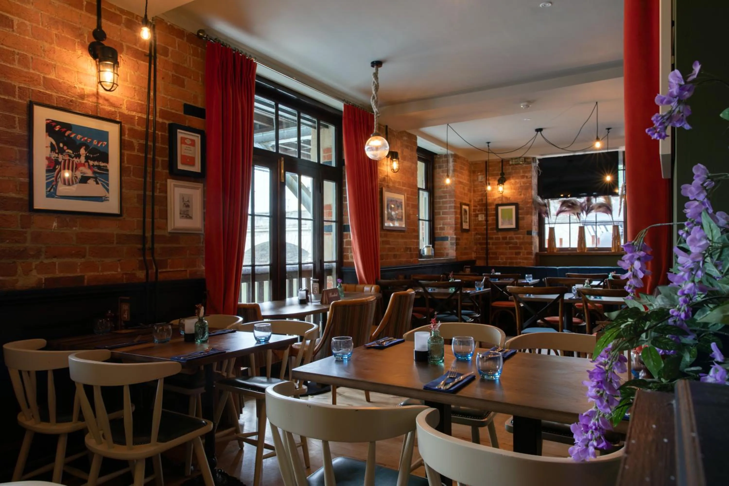 Restaurant/places to eat in Head of the River