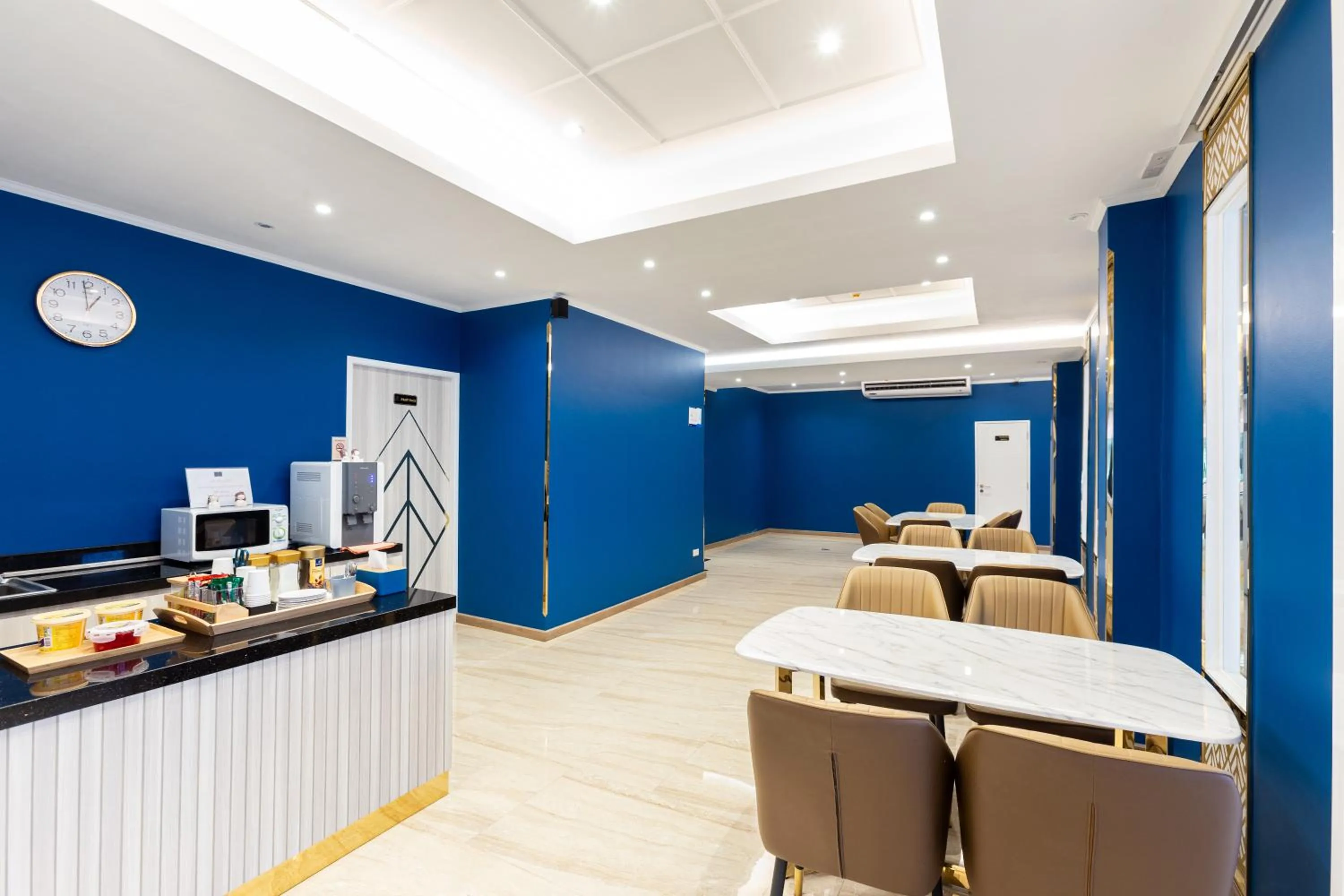 Restaurant/places to eat in Siam Star Hotel