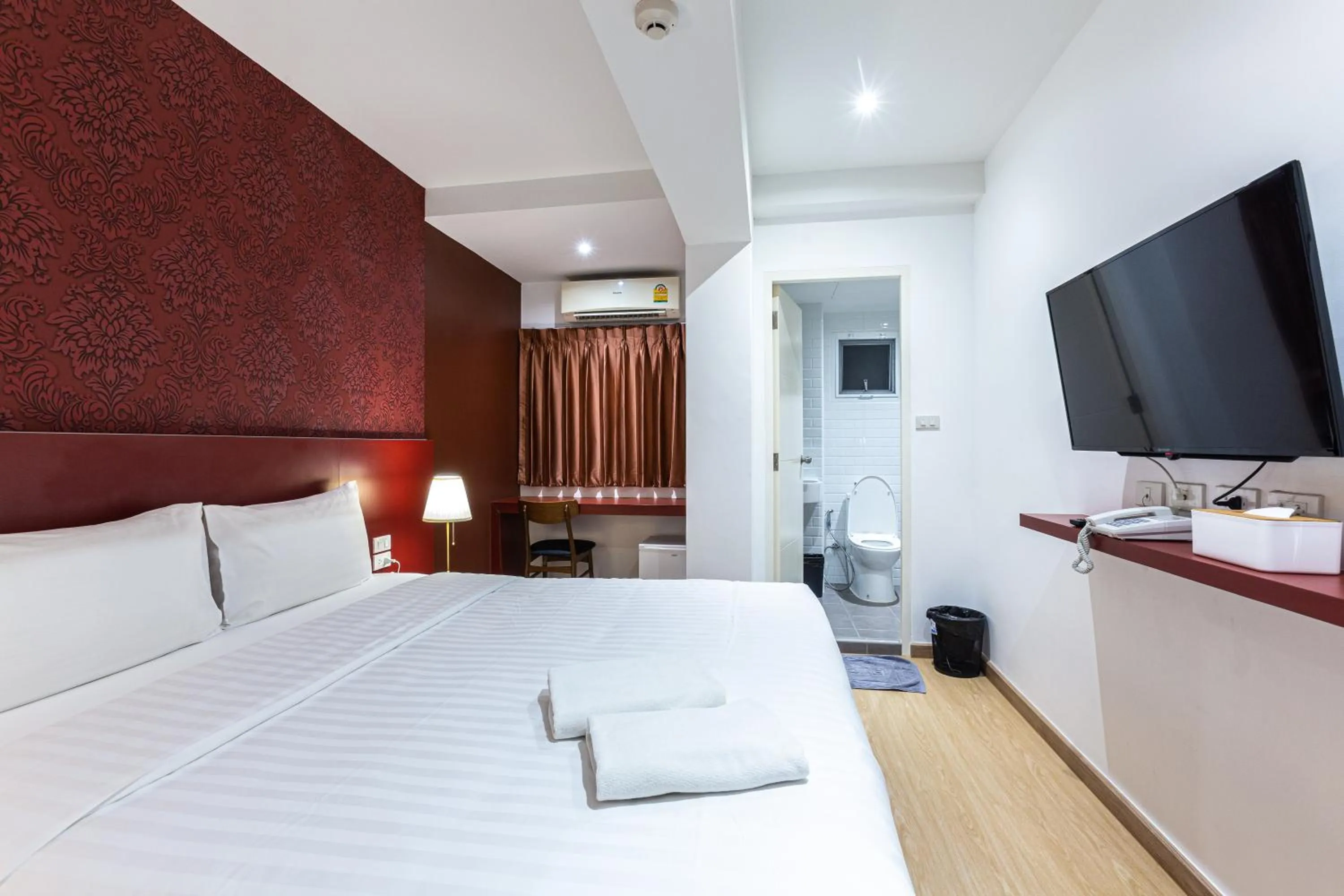 Toilet, Bed in Siam Star Hotel