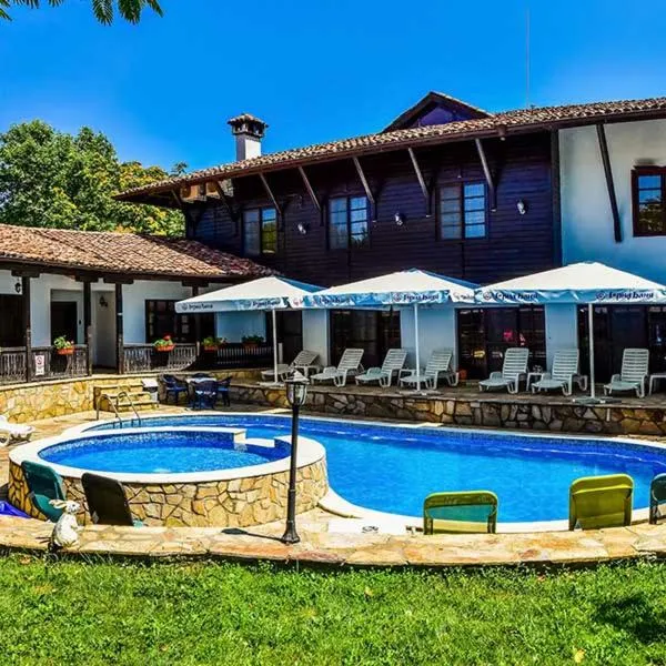 Swimming pool in Hotel Izvora 2