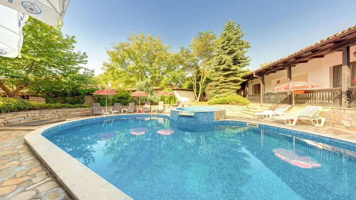 Swimming pool in Hotel Izvora 2