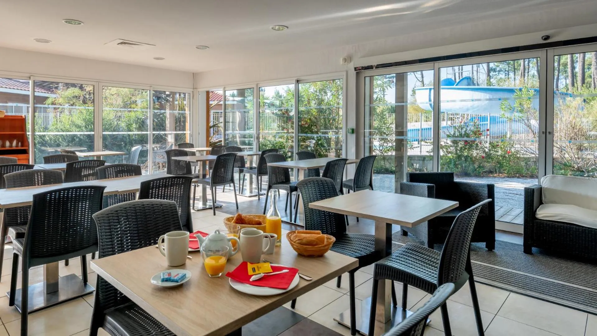 Breakfast in Vacancéole - Le Domaine des Grands Lacs