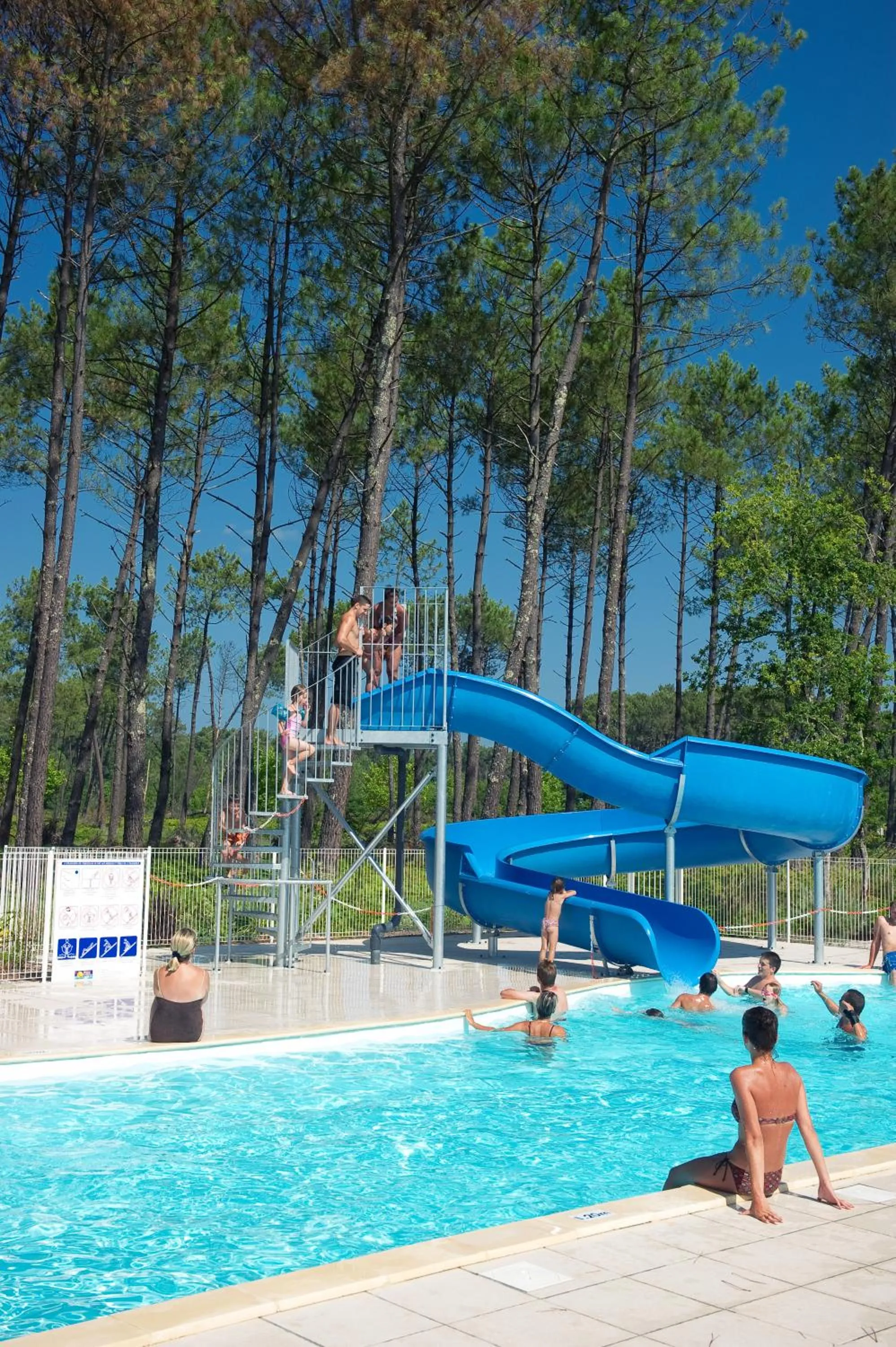 Swimming pool in Vacancéole - Le Domaine des Grands Lacs