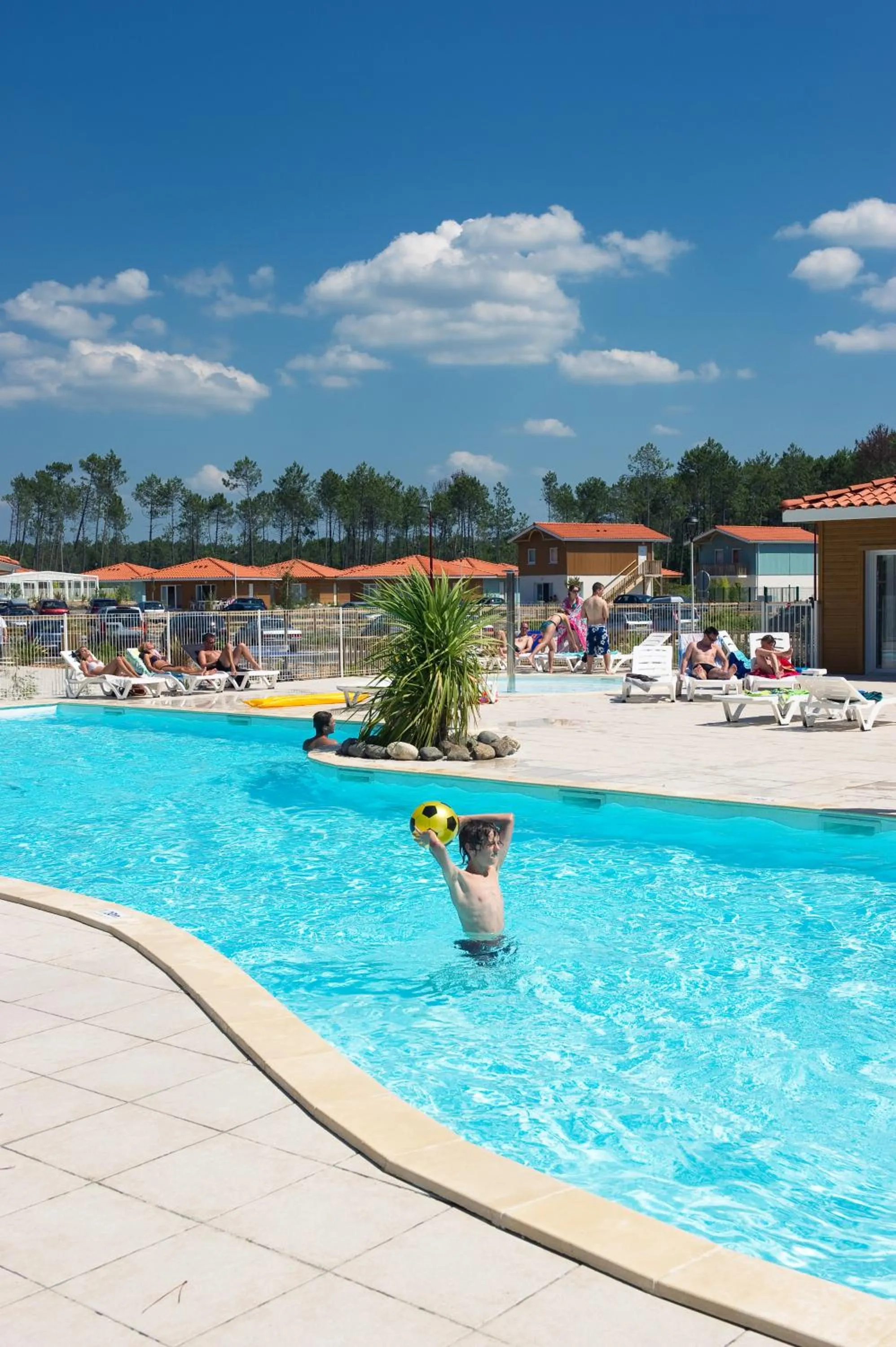 Swimming pool in Vacancéole - Le Domaine des Grands Lacs