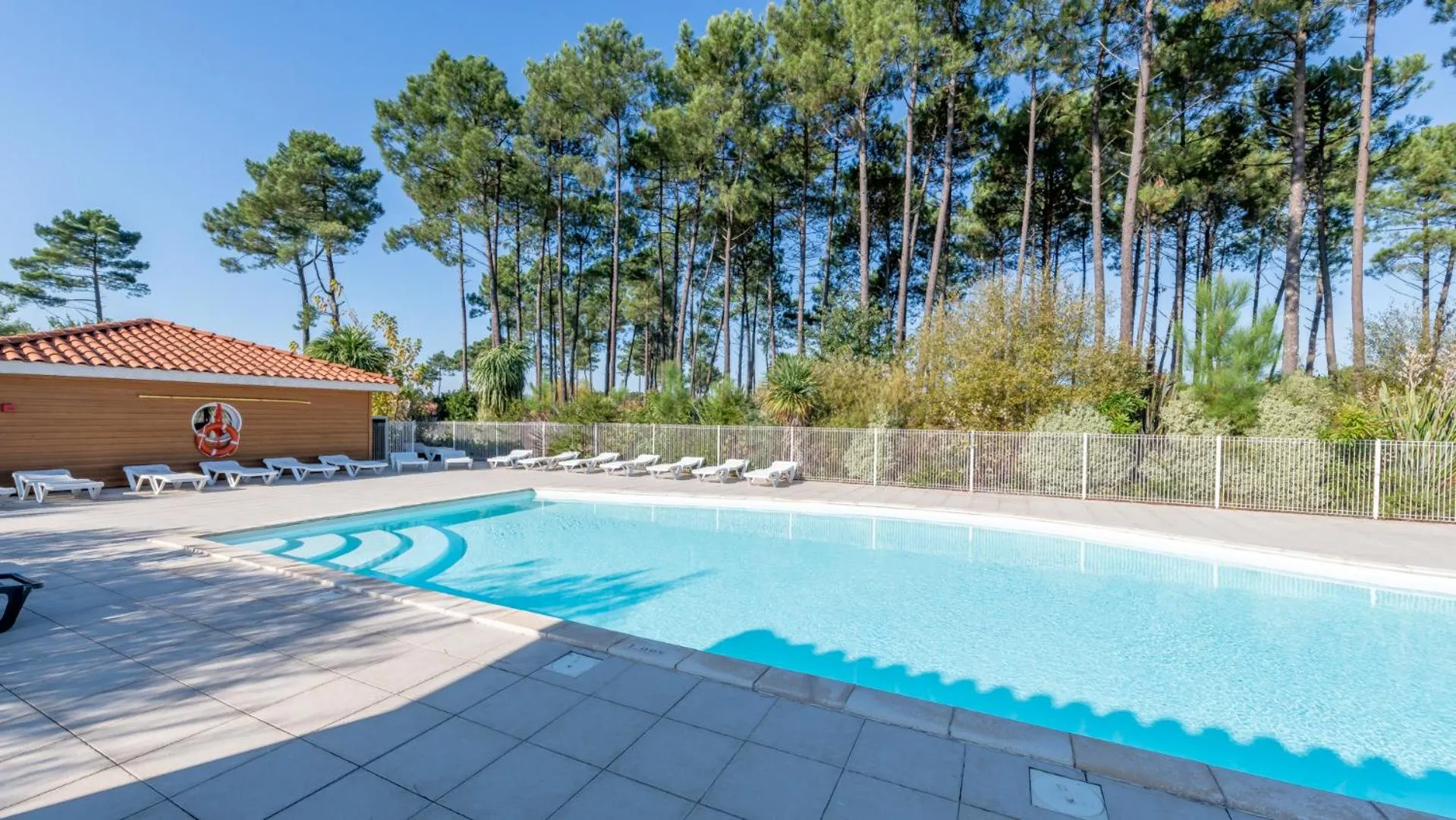 Swimming pool in Vacancéole - Le Domaine des Grands Lacs