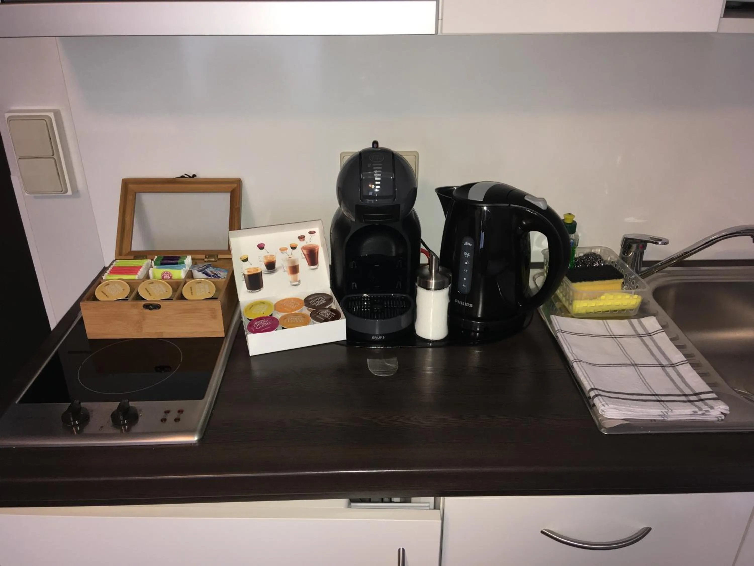 Coffee/tea facilities in Apartment 47