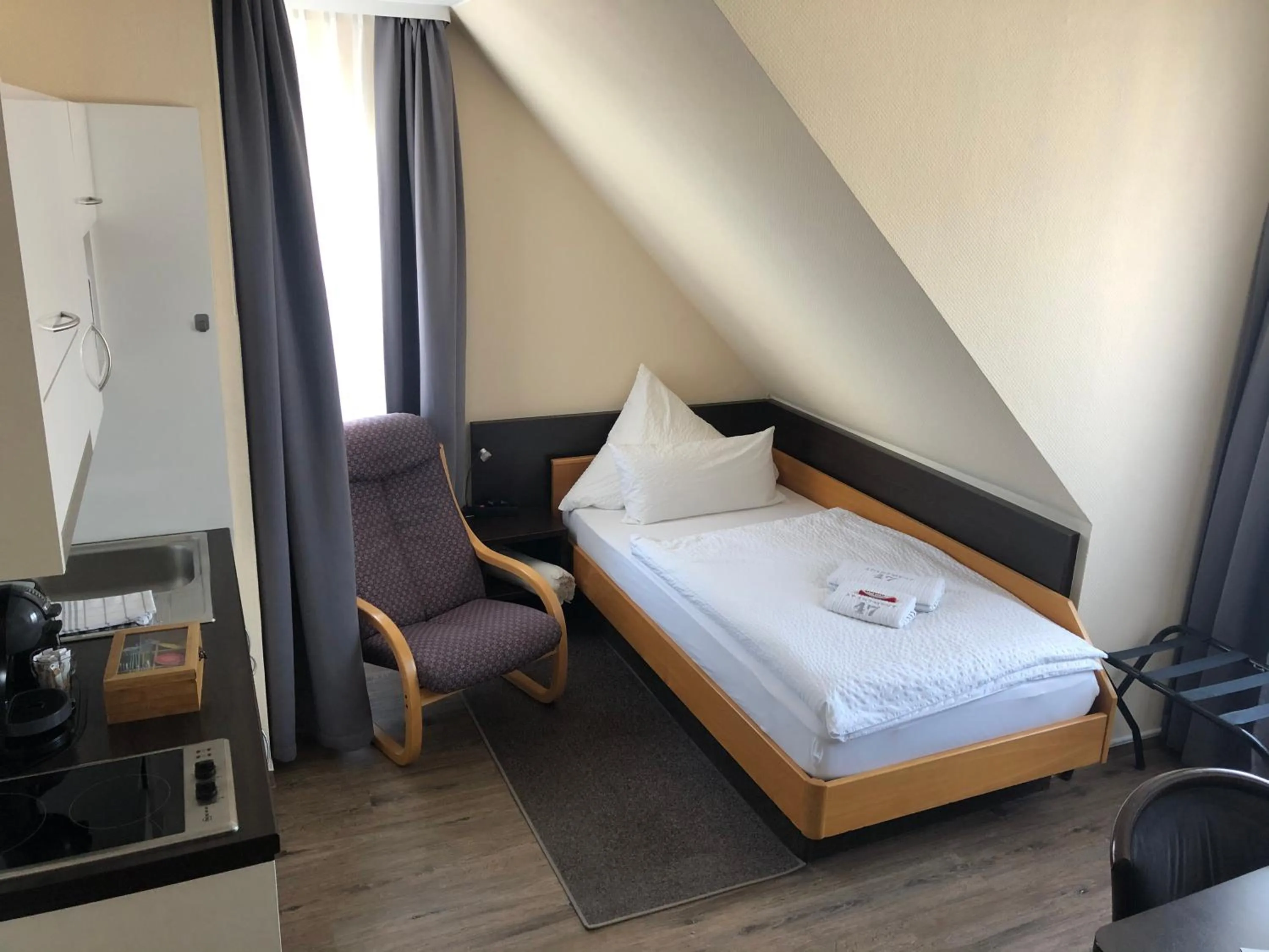 Photo of the whole room, Bed in Apartment 47