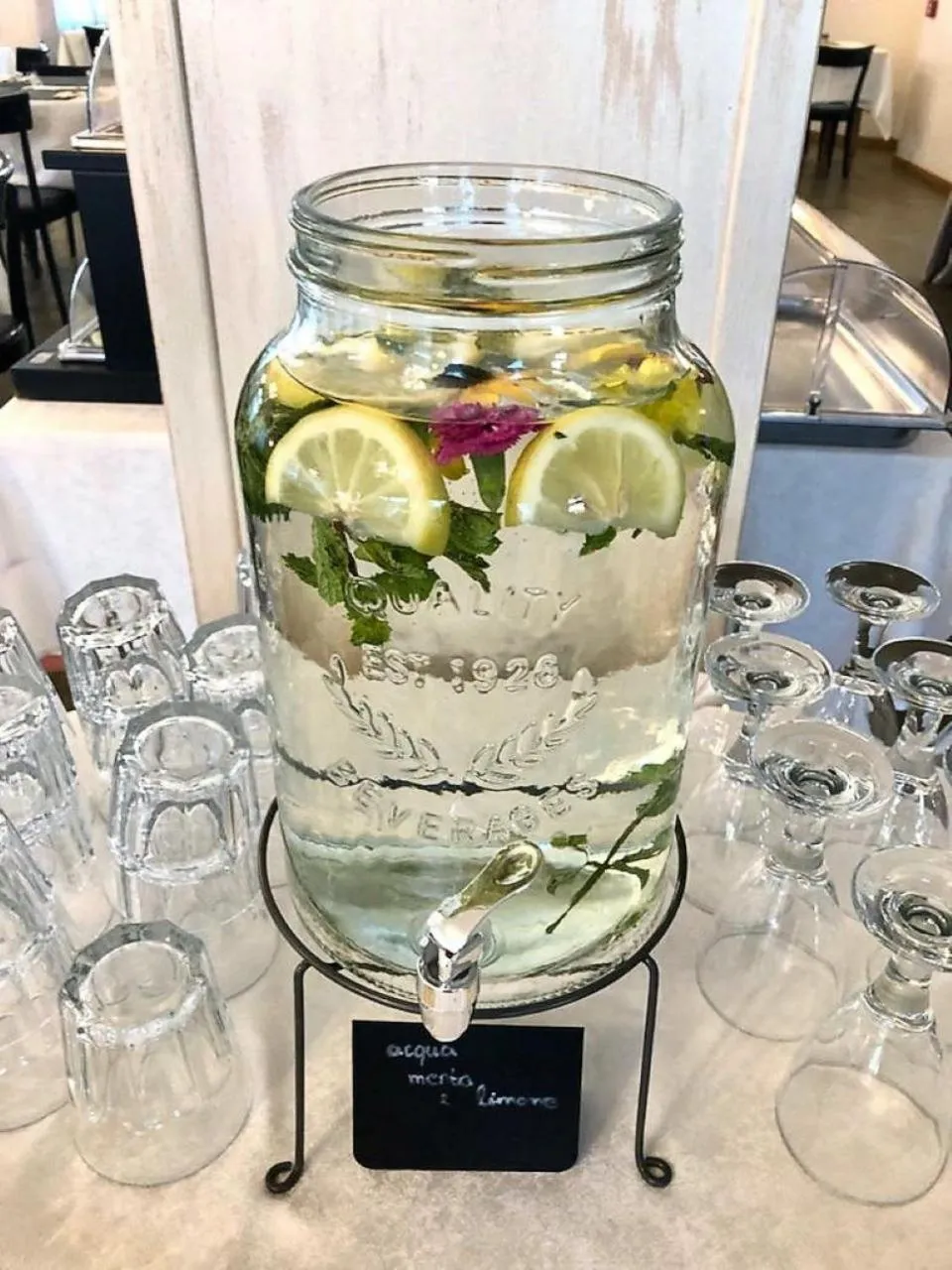 Restaurant/places to eat in Hotel President