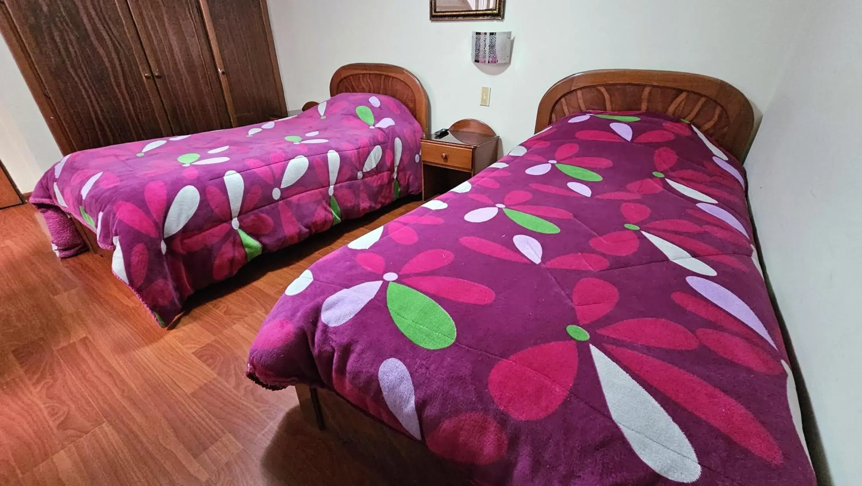 Twin Room in Hotel Santa Isabel 2 Twin Room in Hotel Santa Isabel 2