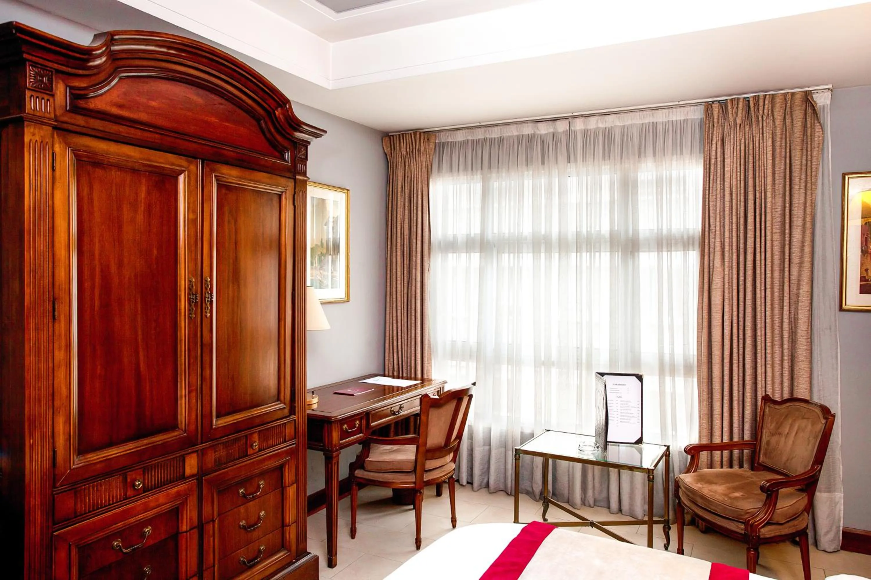 Seating area in Hôtel Les Saisons