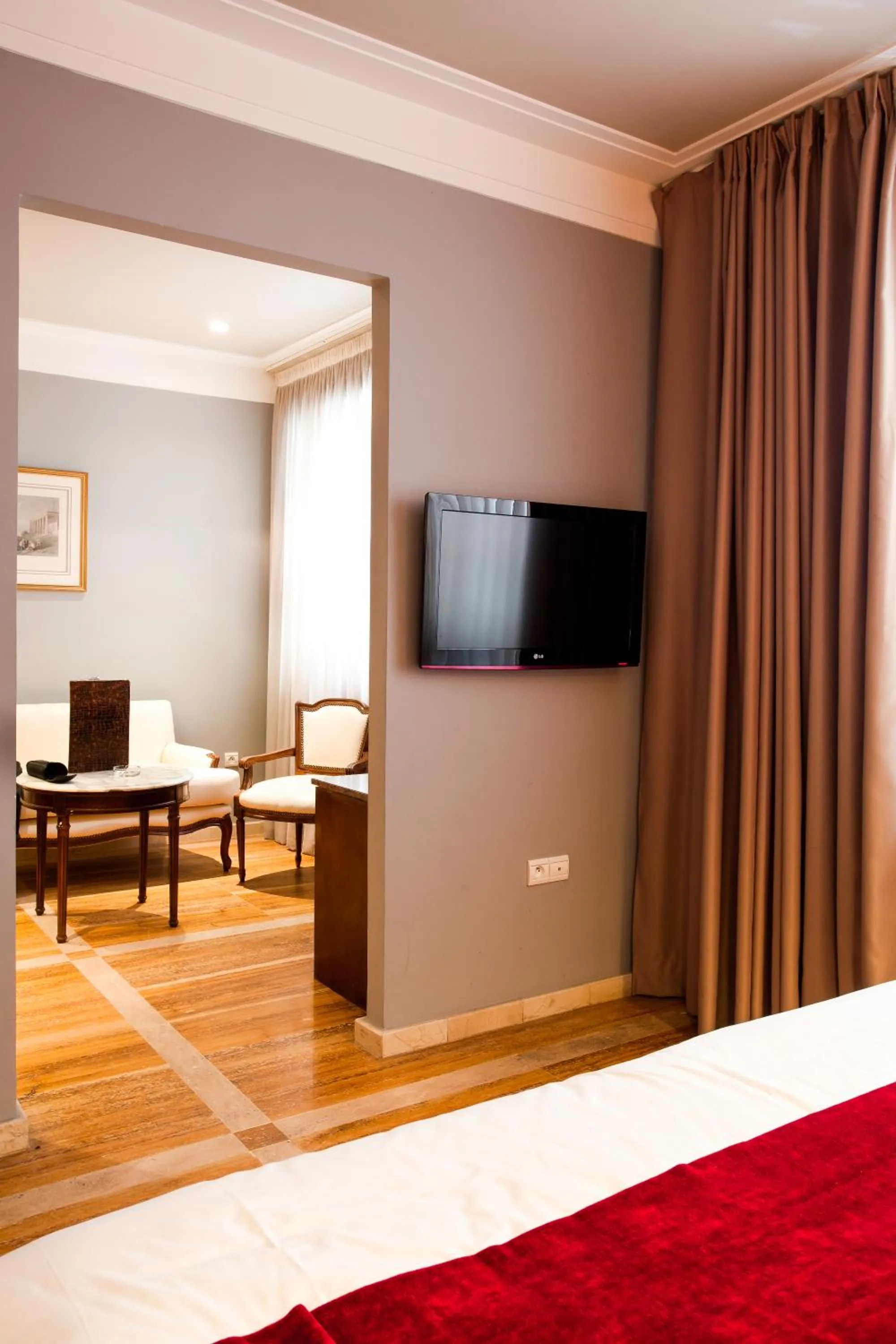 Bedroom, Bed in Hôtel Les Saisons