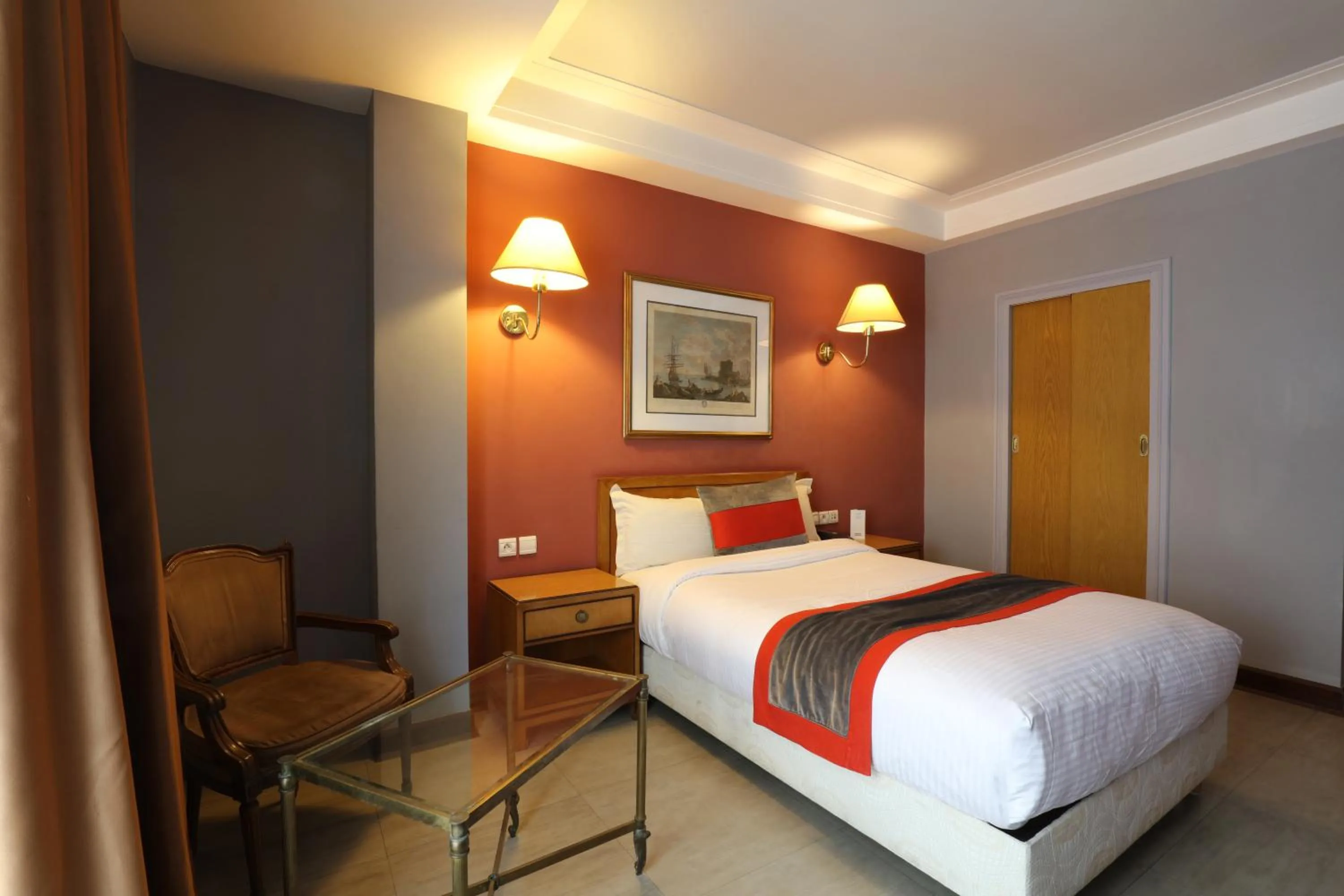 Bed in Hôtel Les Saisons