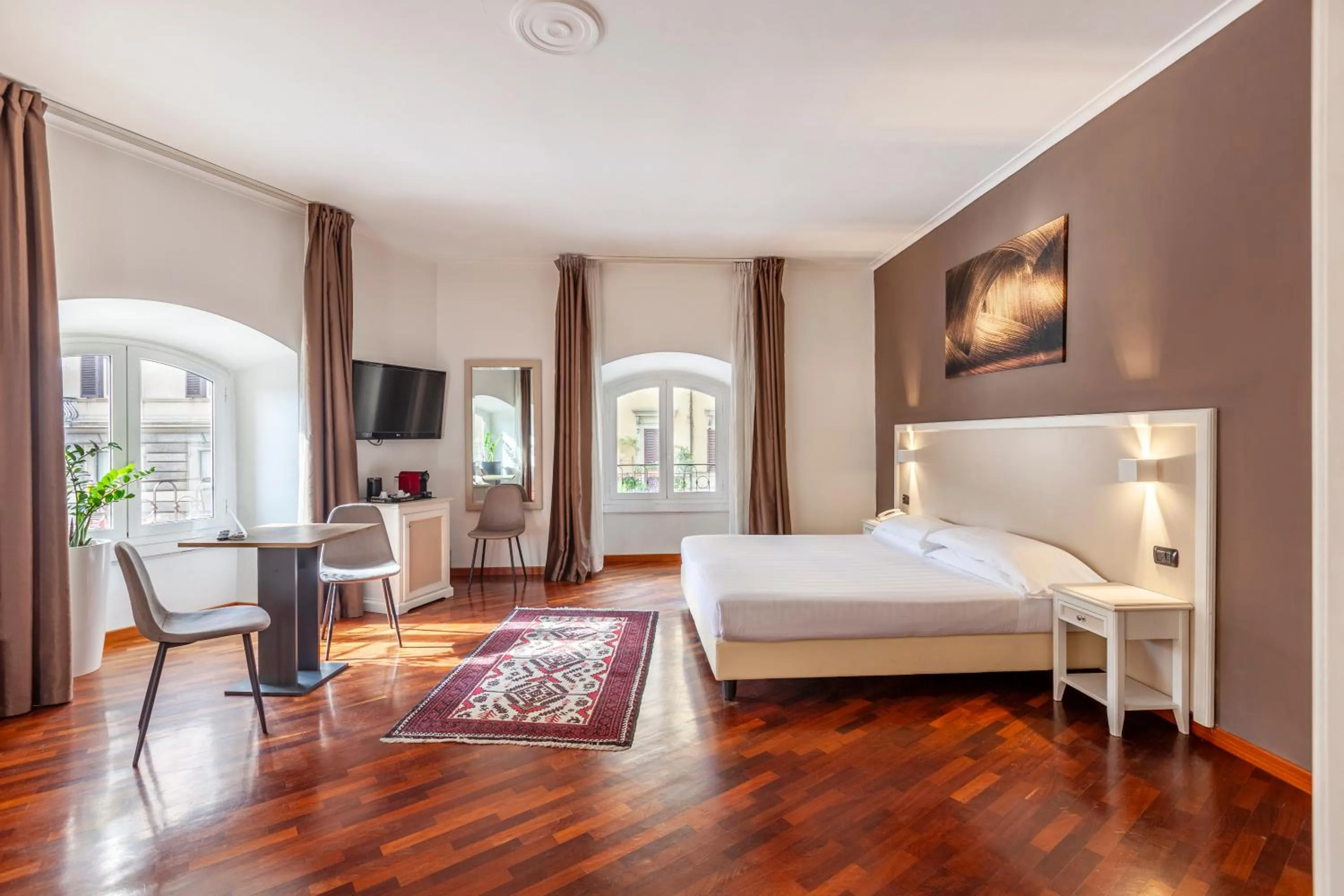 Bed in Inn Rome Rooms & Suites