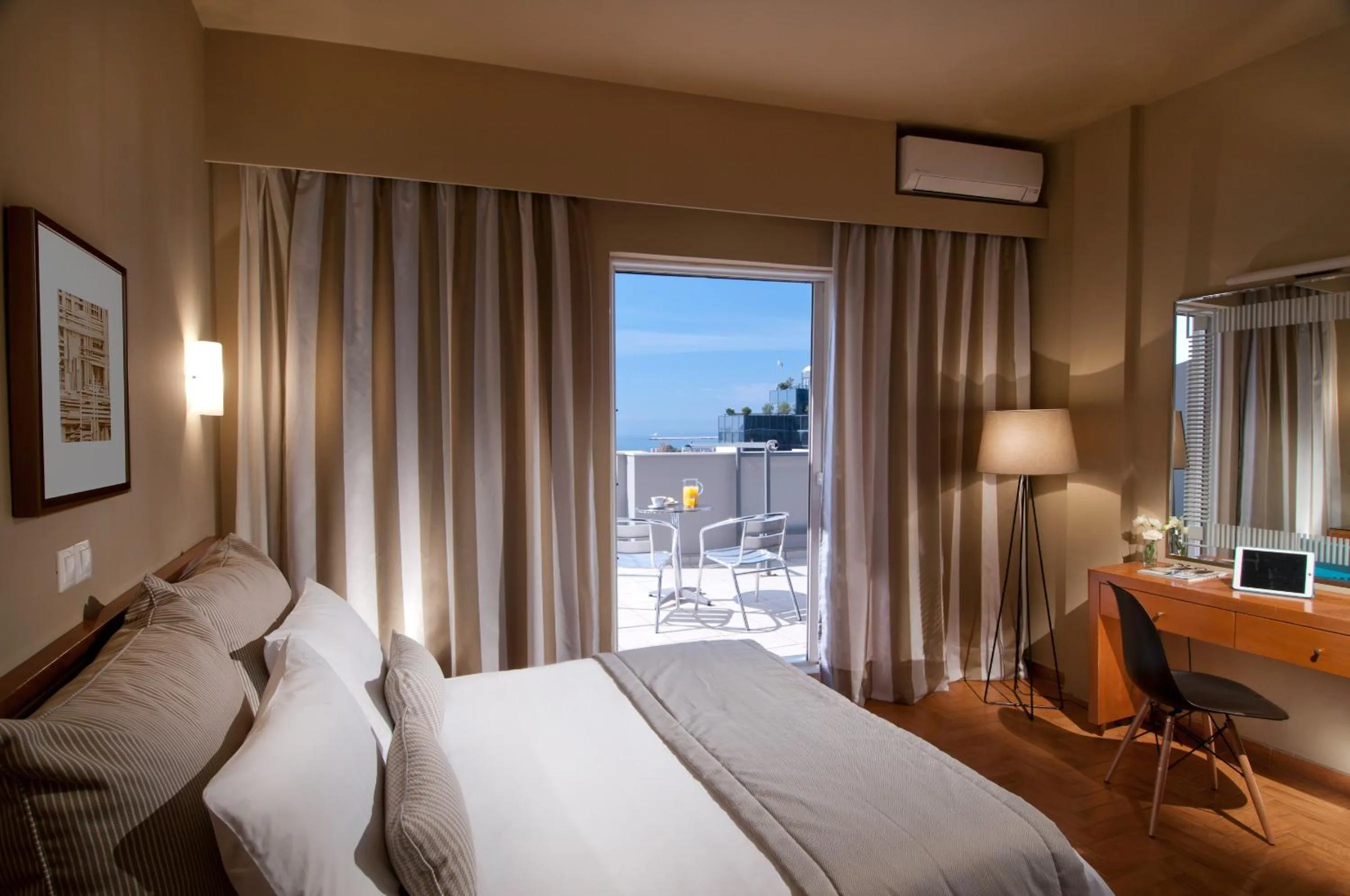 Bed in Hotel Delfini